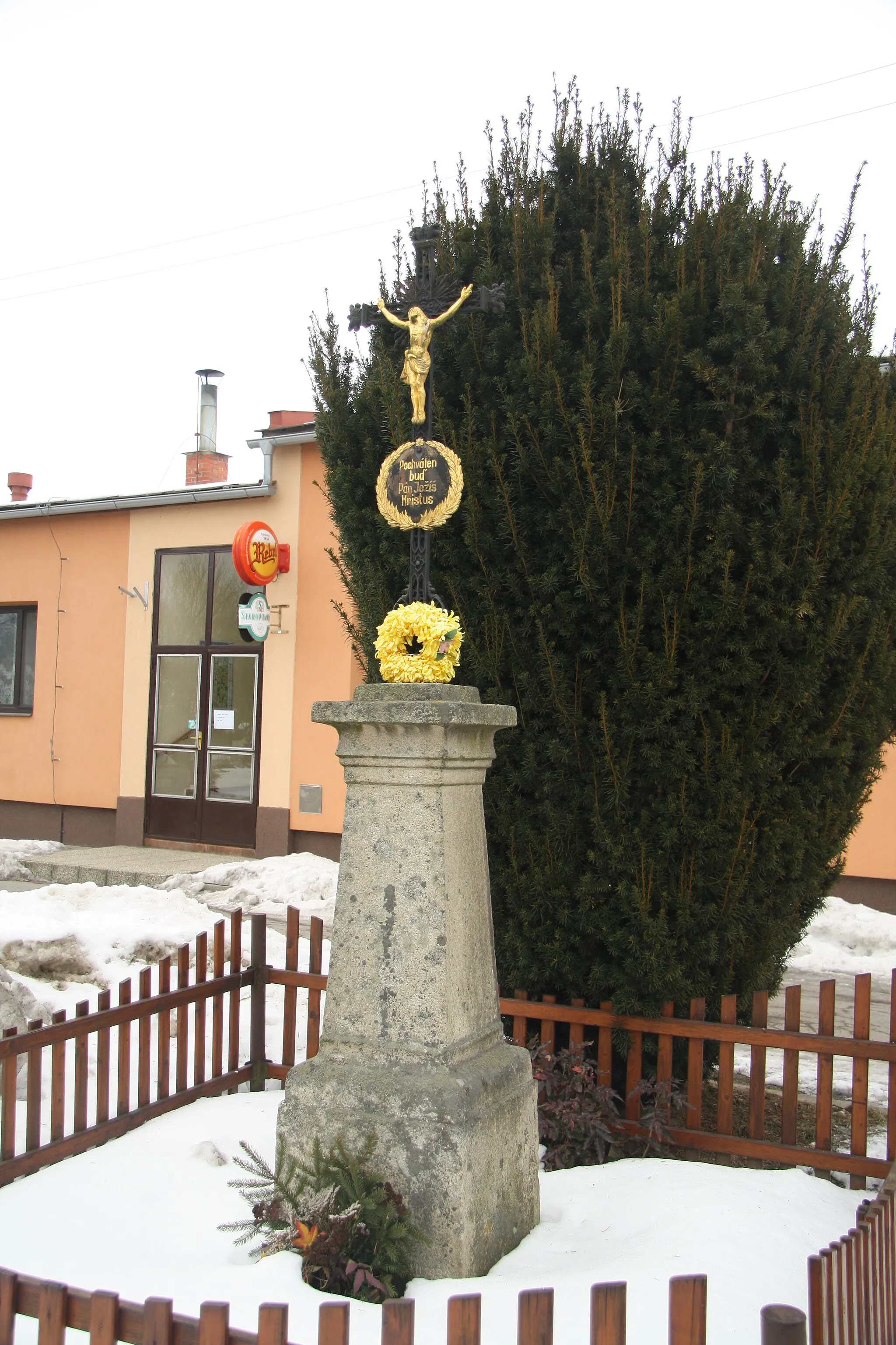 Photo showing: Wayside cross in Boršov, Jihlava District.