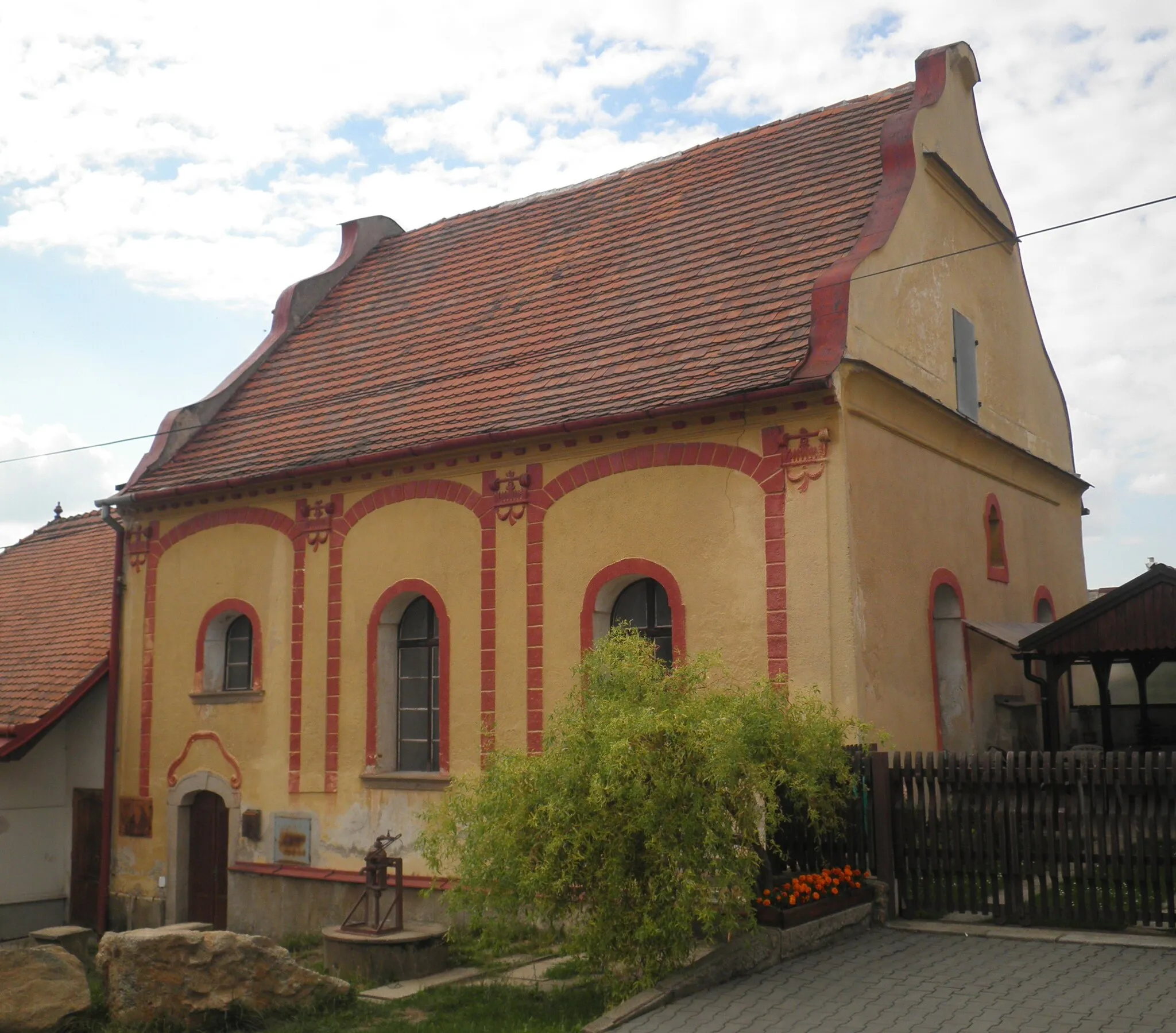 Photo showing: Bývalá synagoga v Batelově.
