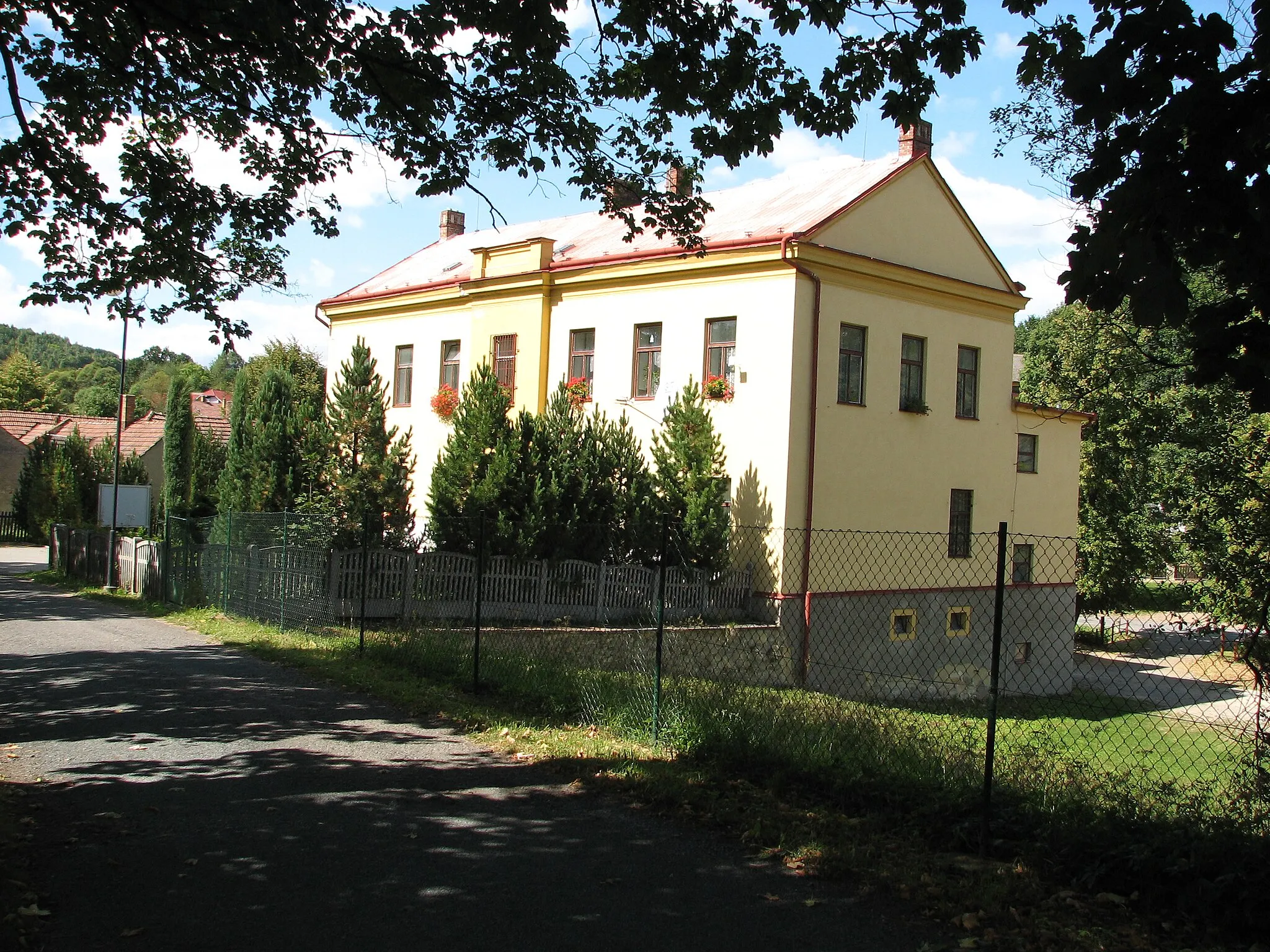 Photo showing: Budova obecního úřadu, pošty a obecní knihovny v obci Březina (okres Svitavy).
