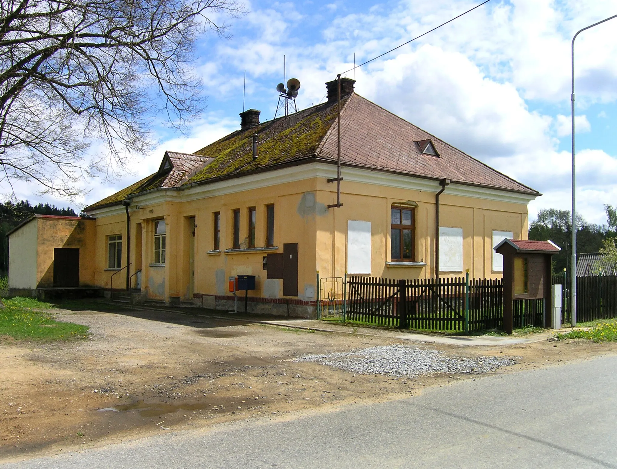 Photo showing: Old school in Lítkovice, part of Žirovnice, Czech Republic