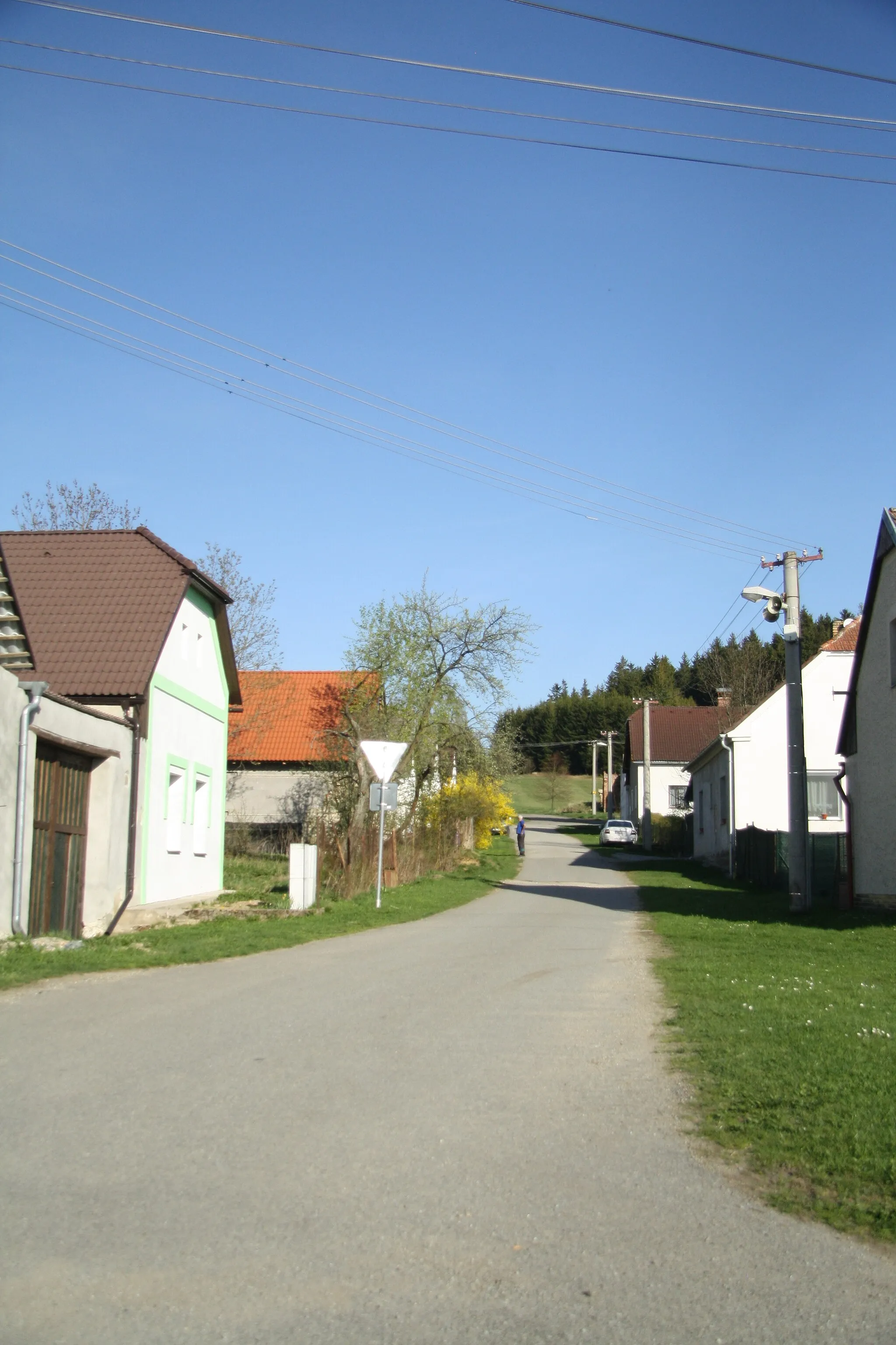 Photo showing: Road in Jakubín, Častrov, Pelhřimov District.