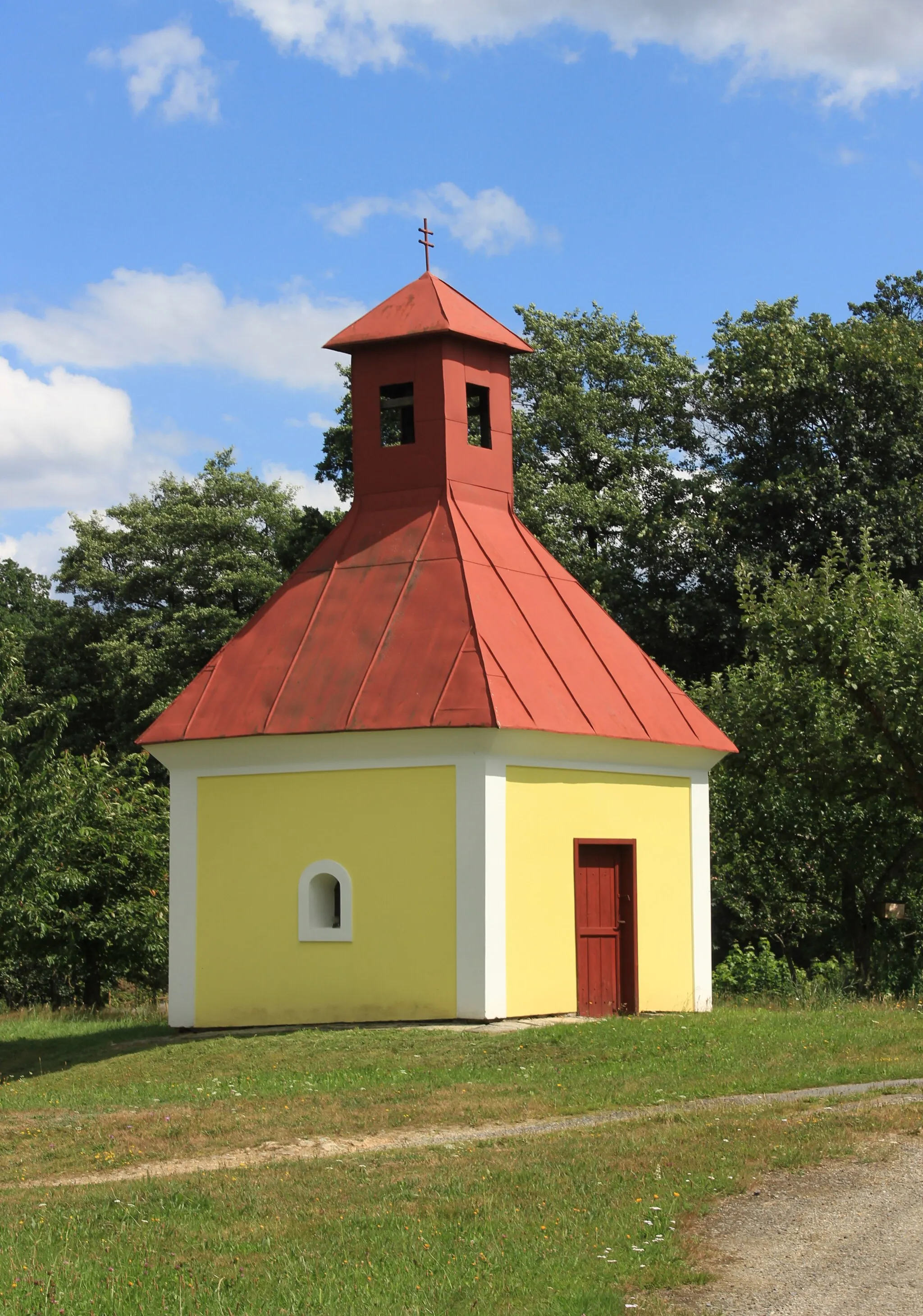 Photo showing: Small chapel in Pelec, part of Častrov, Czech Republic.