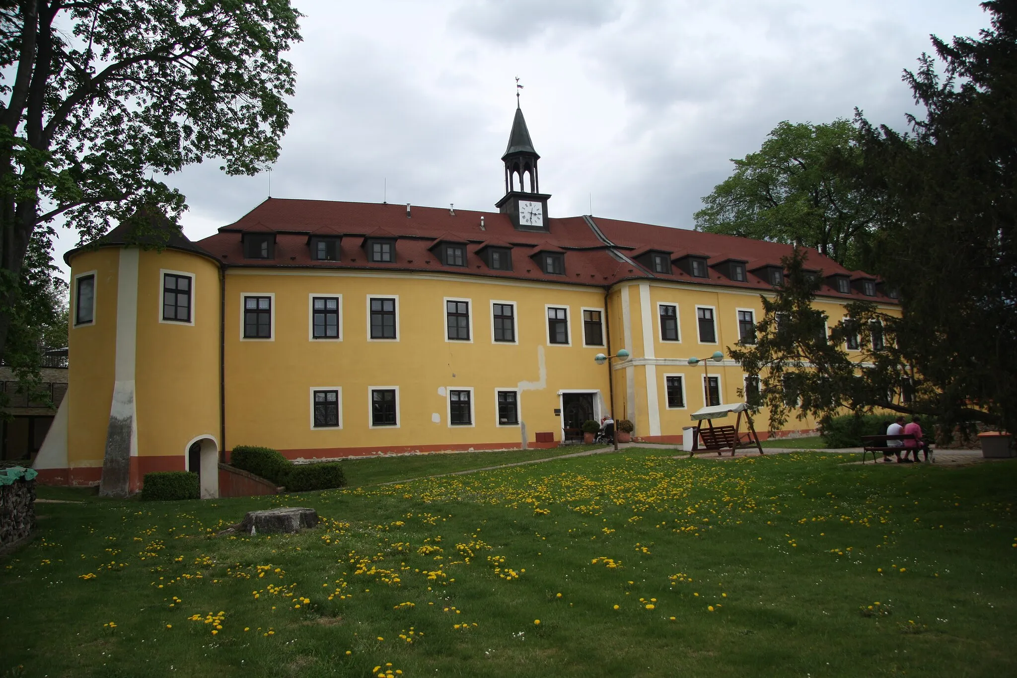 Photo showing: Front view of Proseč Castle in Proseč, Pošná, Pelhřimov District.