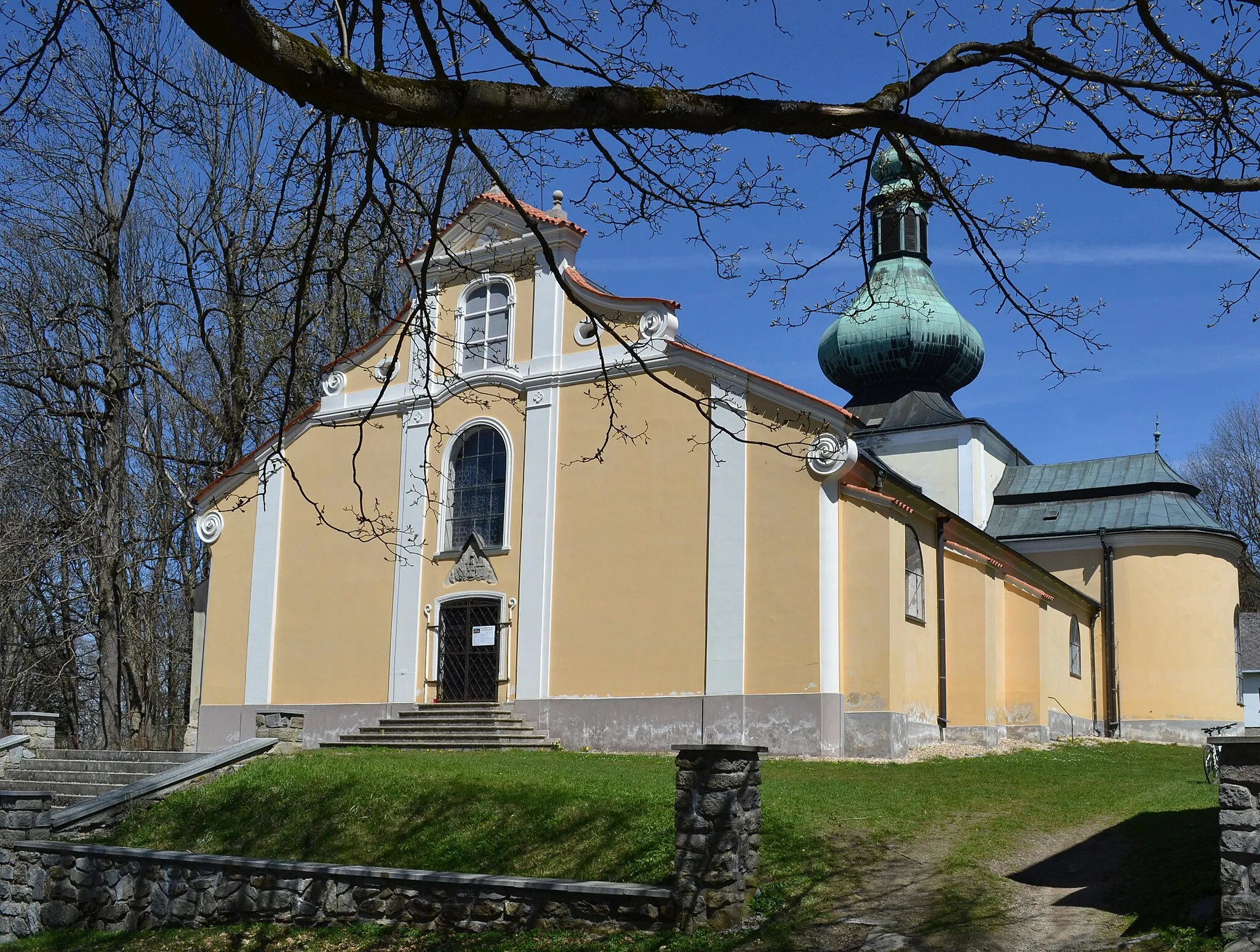 Photo showing: Křemešník - kostel Nejsvětější Trojice