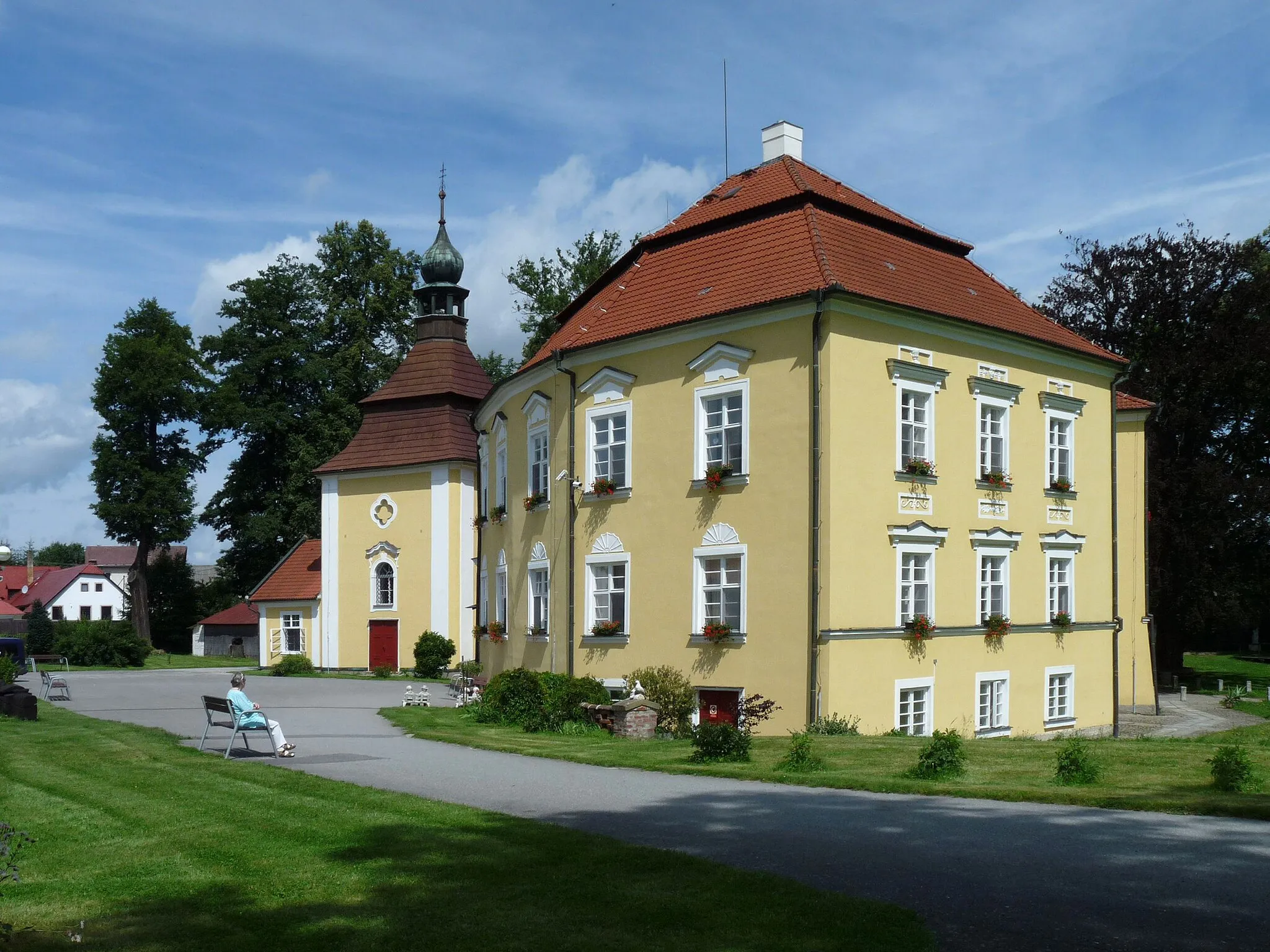 Photo showing: Former chateau Proseč-Obořiště in the village of the same name in Pelhřimov District, Czech Republic, nowadays a retirement home.