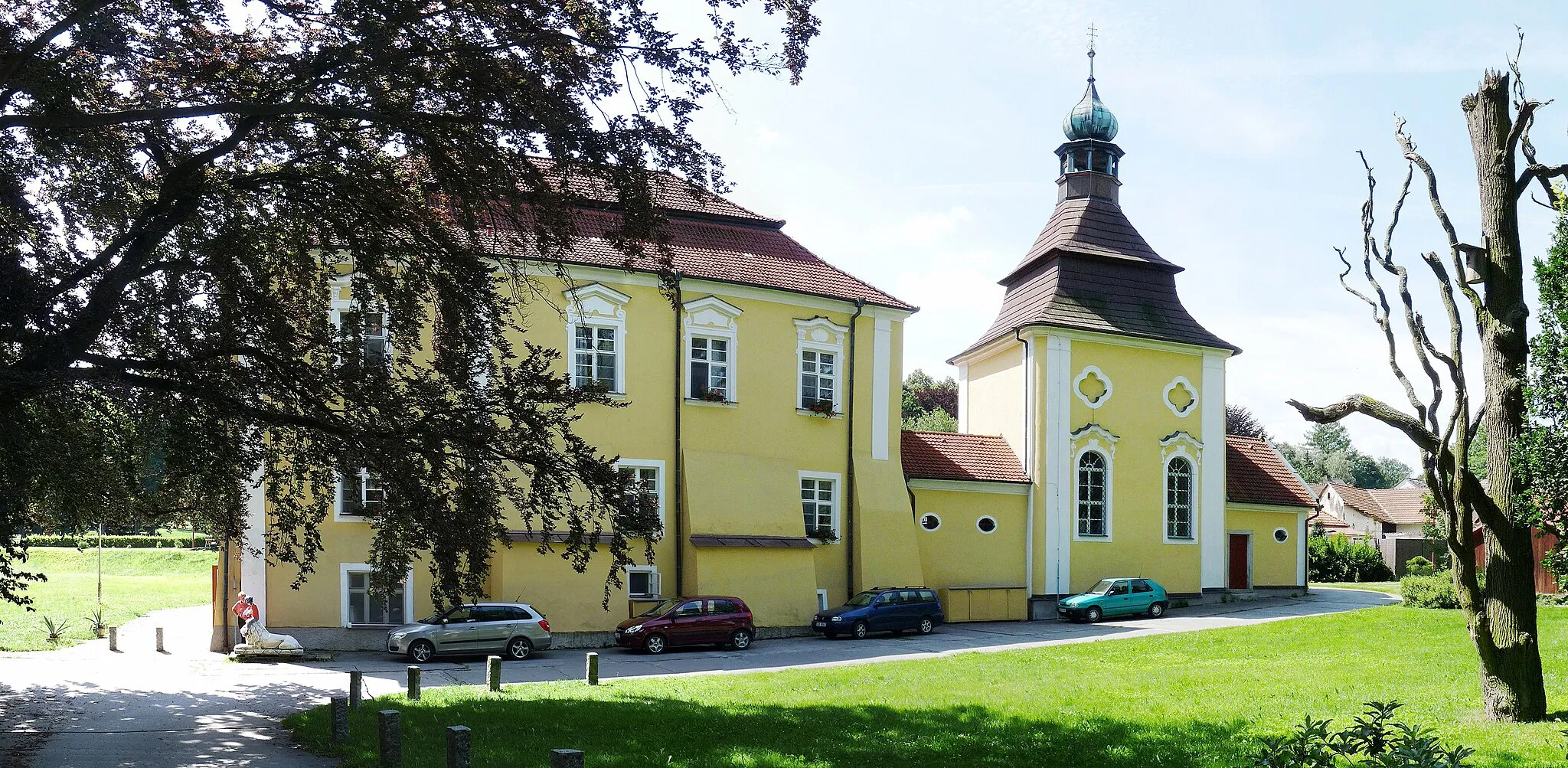 Photo showing: Former chateau Proseč-Obořiště in the village of the same name in Pelhřimov District, Czech Republic, nowadays a retirement home.