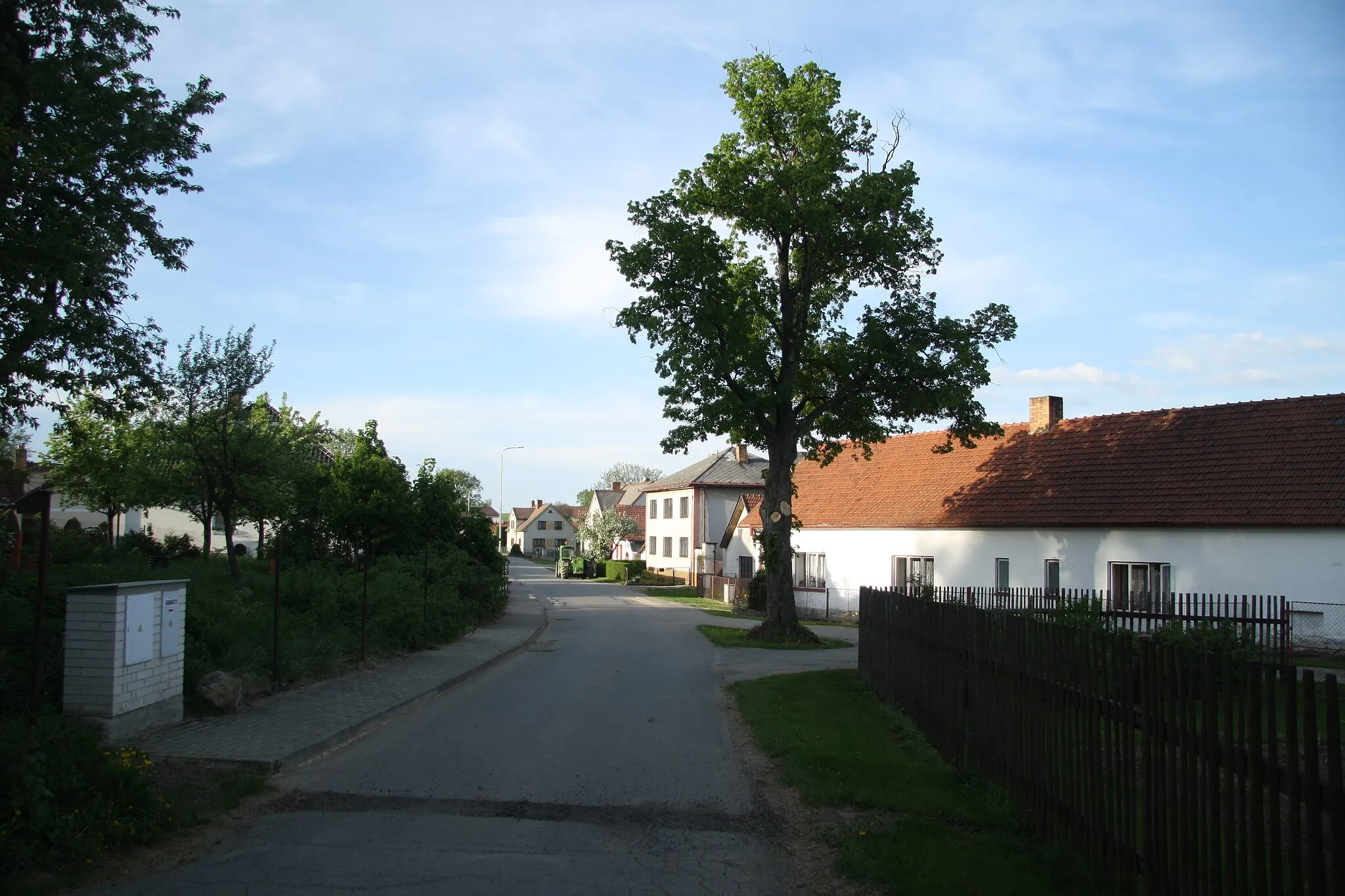 Photo showing: Road in Křeč, Pelhřimov District.