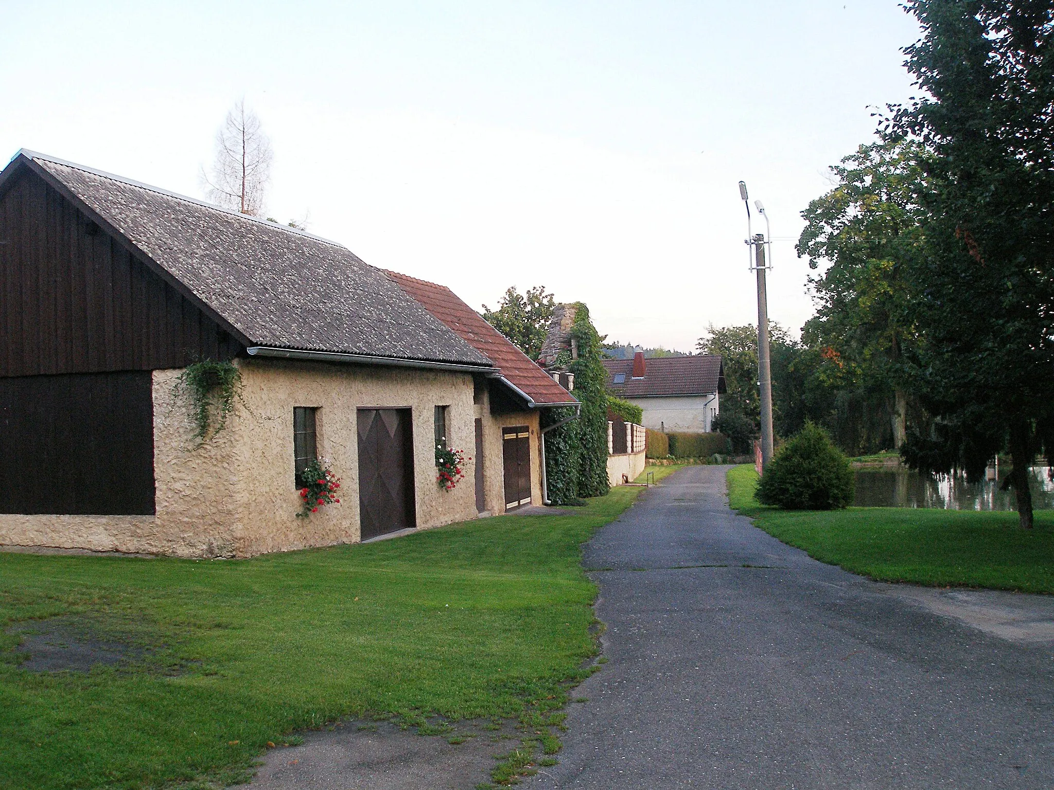 Photo showing: The street in the centre of Koberovice