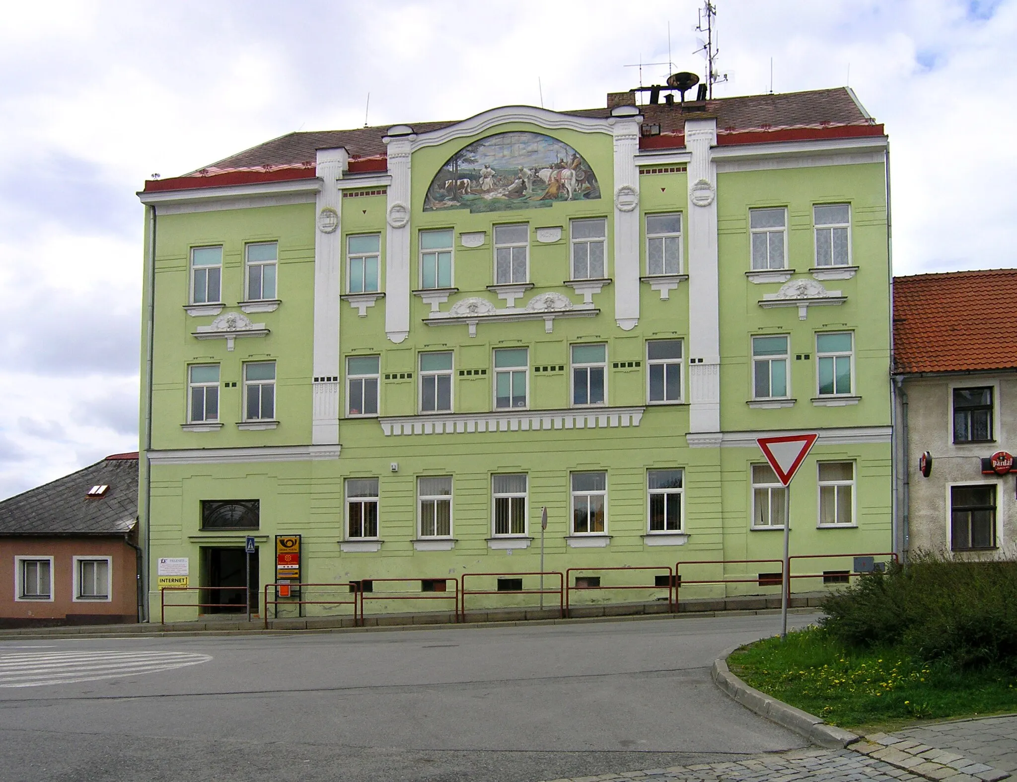 Photo showing: Post office in Kamenice nad Lipou, Czech Republic