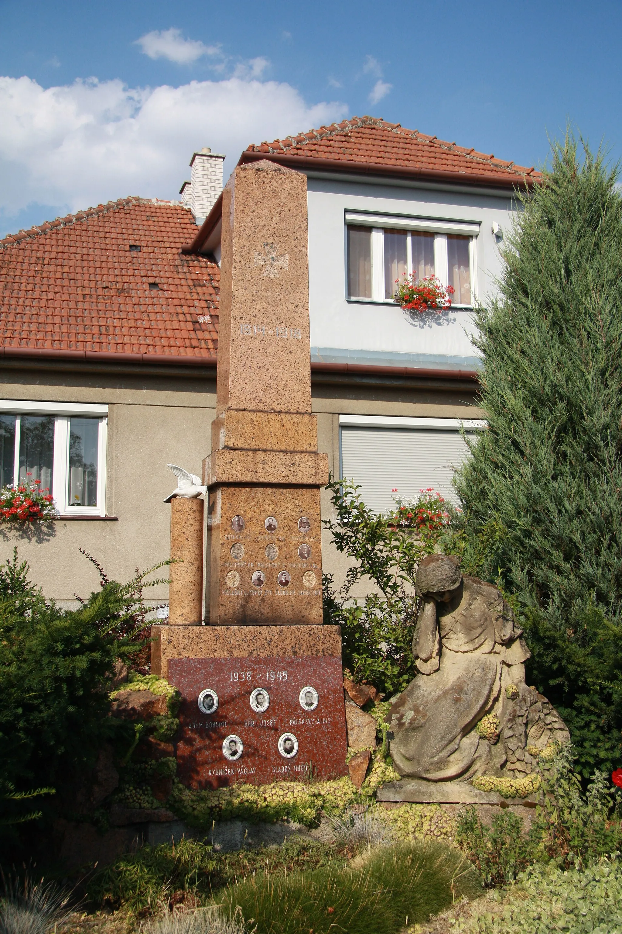 Photo showing: Detail of World War I memorial in Čikov, Třebíč District.