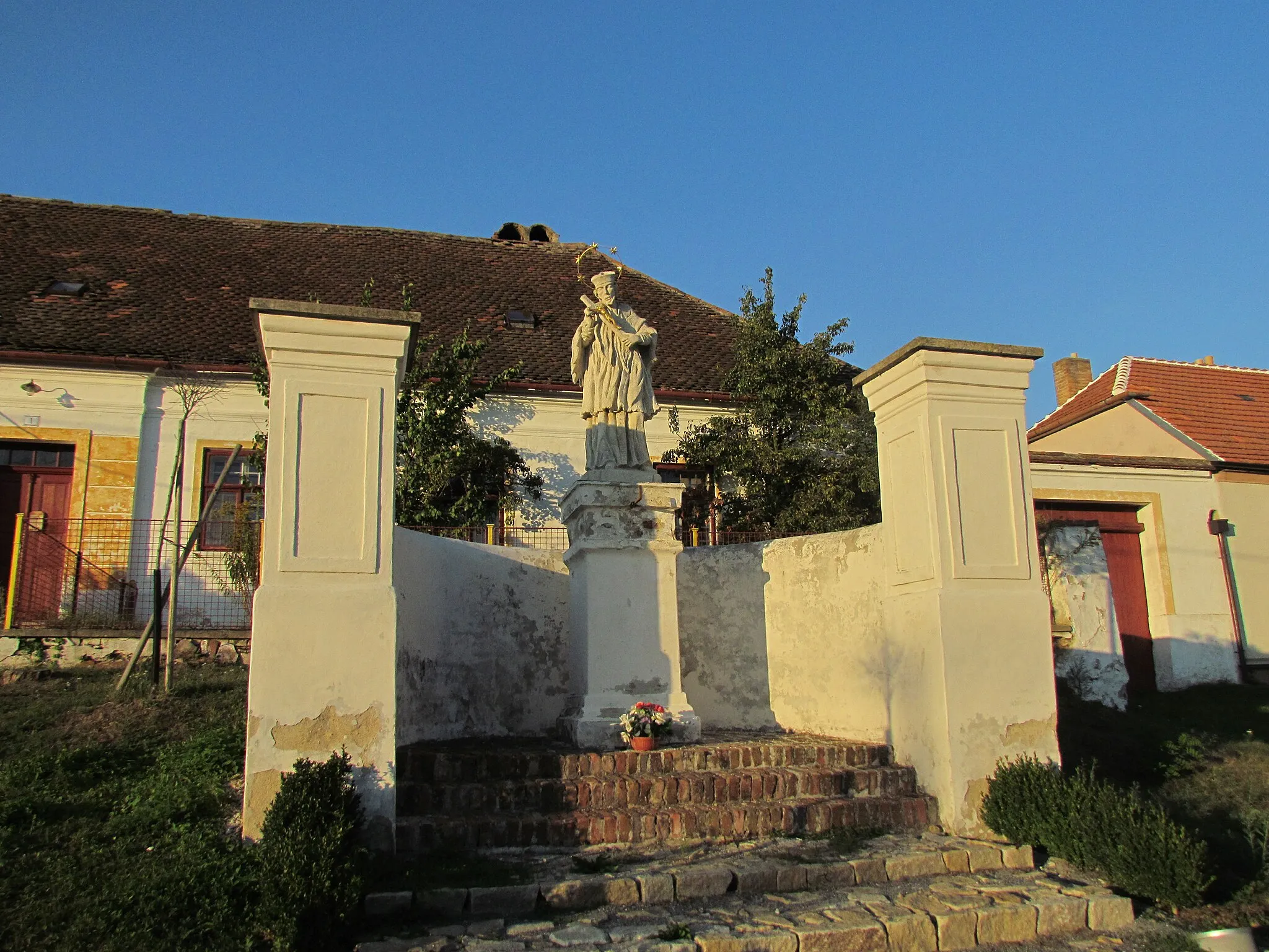 Photo showing: Memorial of John of Nepomuk in Častohostice, Třebíč District.