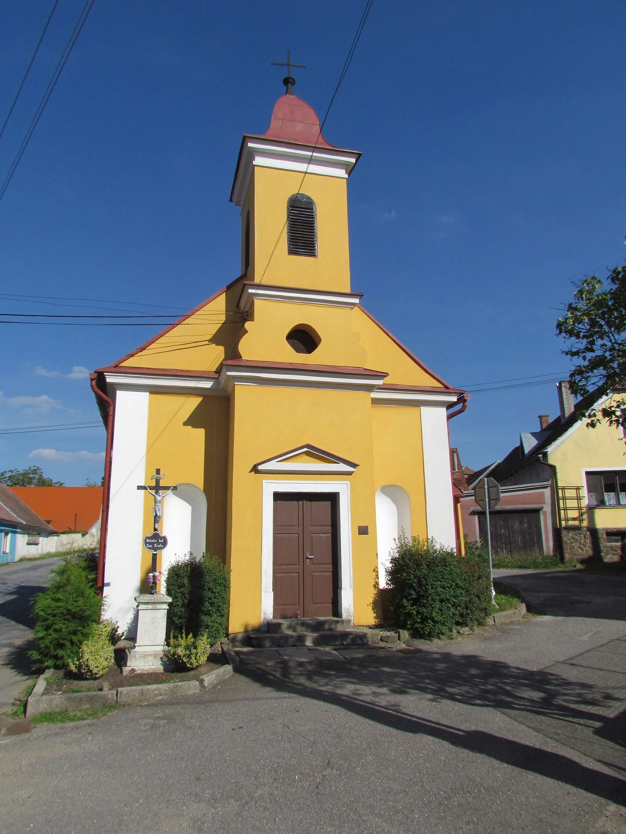 Photo showing: Overview of Chapel of Our Lady of Mount Carmel in Zašovice, Třebíč District.