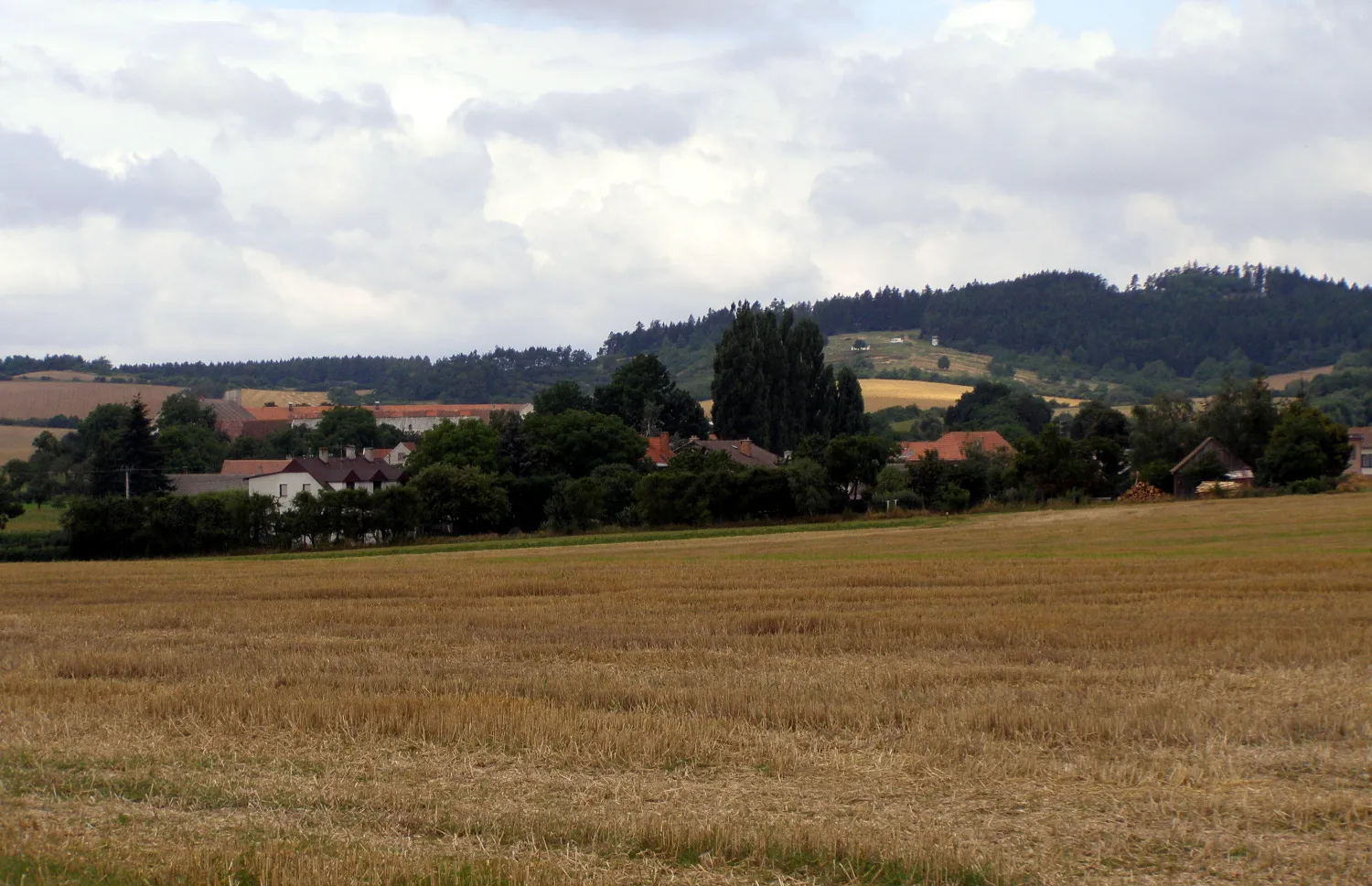 Photo showing: Vícenice village (Třebíč district) – view to the W to the Holý hill