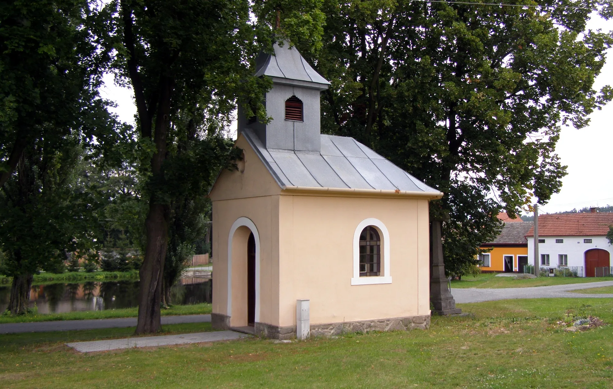 Photo showing: Hostákov village, part of Vladislav. Chapel