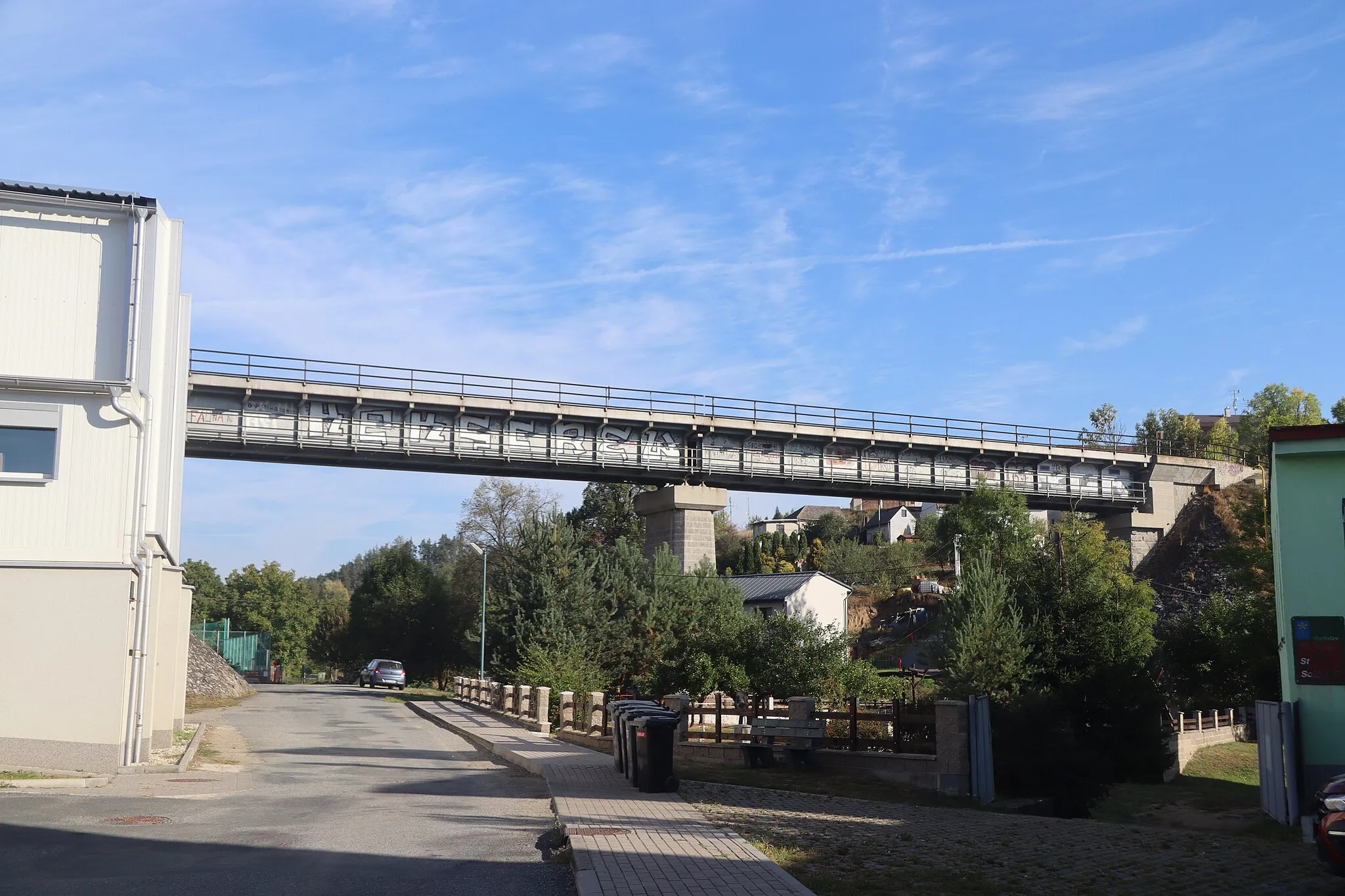 Photo showing: Overview of railway bridge in Vladislav, Třebíč District.