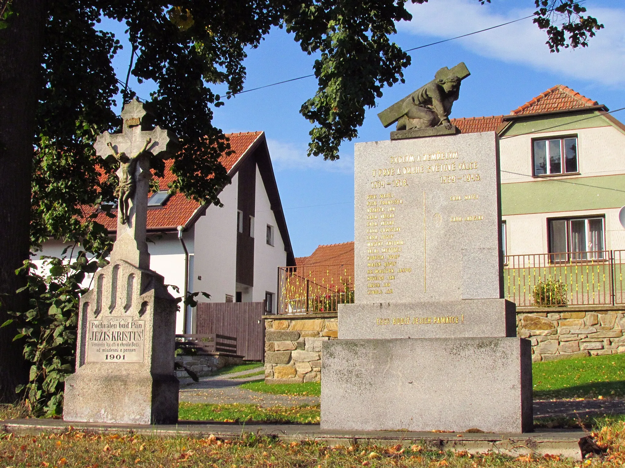 Photo showing: Memorial of World Wars in Radošov, Třebíč District.
