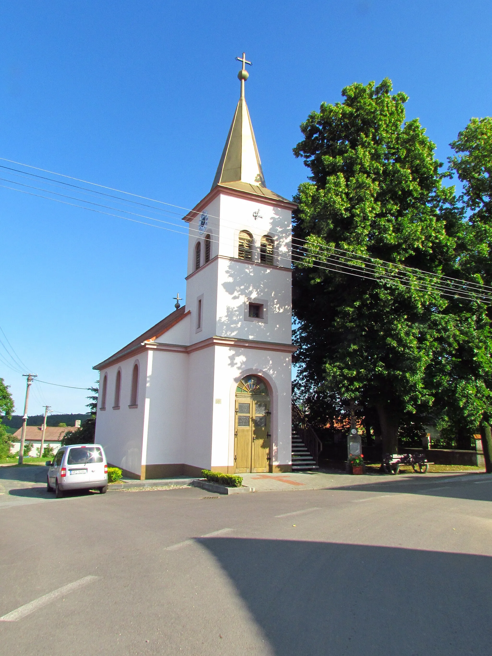 Photo showing: Overview of Church of Saint Peter and Paul in Přešovice, Třebíč District.