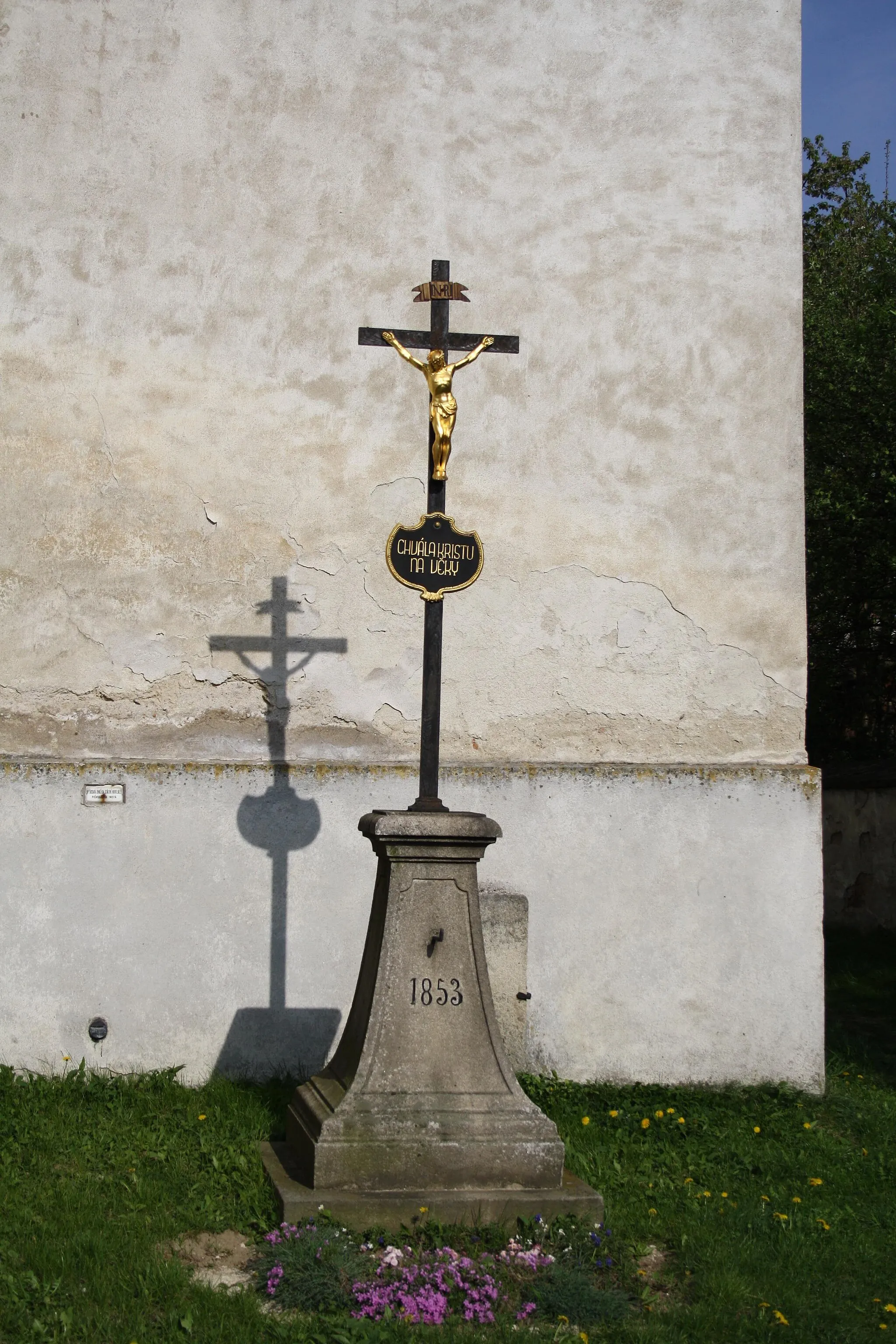 Photo showing: Cross in front of church in Předín, Czech Republic.