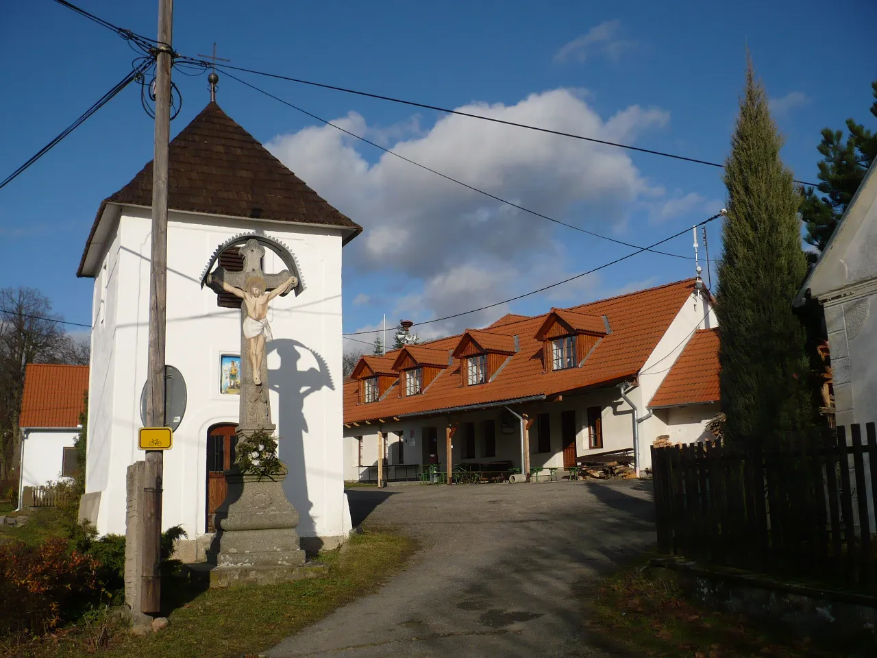 Photo showing: Zvonice na návsi v obci Přeckov