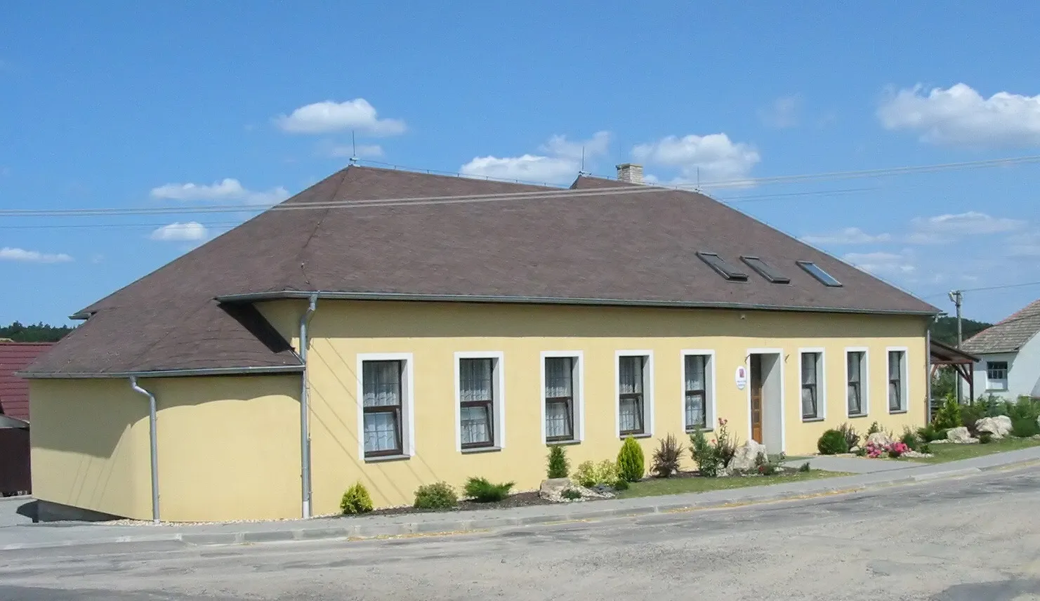 Photo showing: Víceúčelová budova obecního úřadu Okřešice