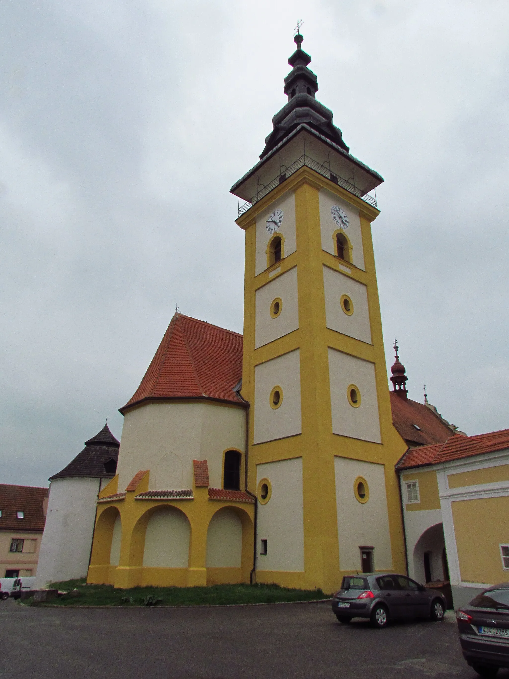 Photo showing: Overview of Church of Saint Giles in Moravské Budějovice, Třebíč District.