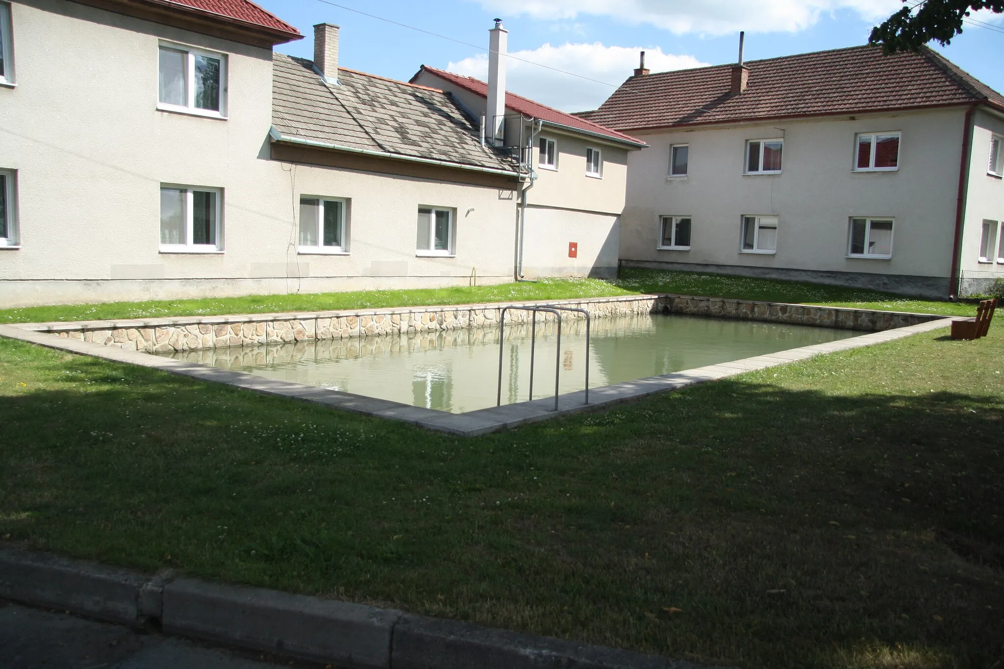 Photo showing: Village pond in Mastník, Třebíč District.