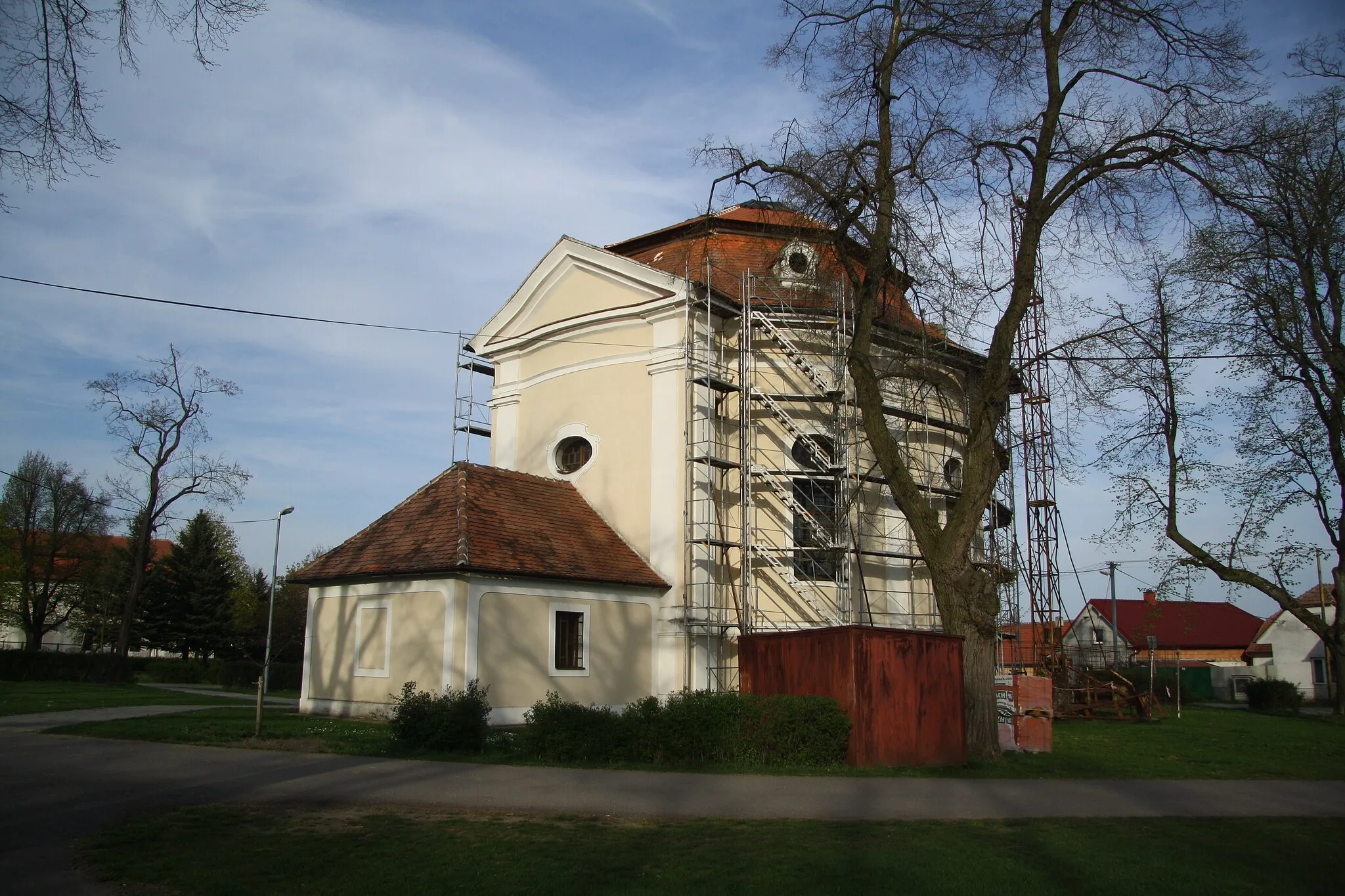 Photo showing: Overview of church of Saint John of Nepomuk in Litohoř, Třebíč District.