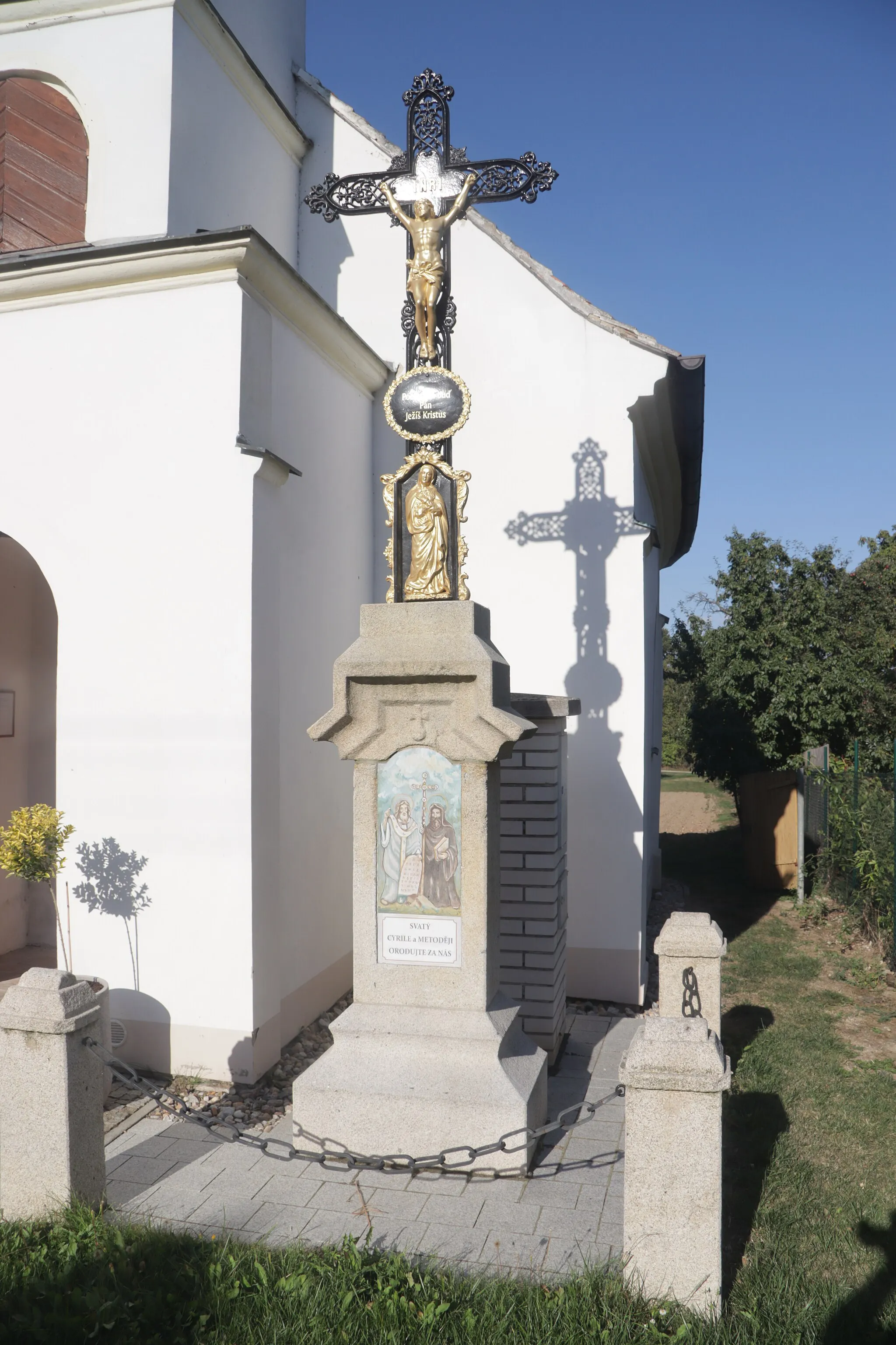 Photo showing: Overview of wayside cross near chapel of Saint Francis in Lesůňky, Třebíč District.