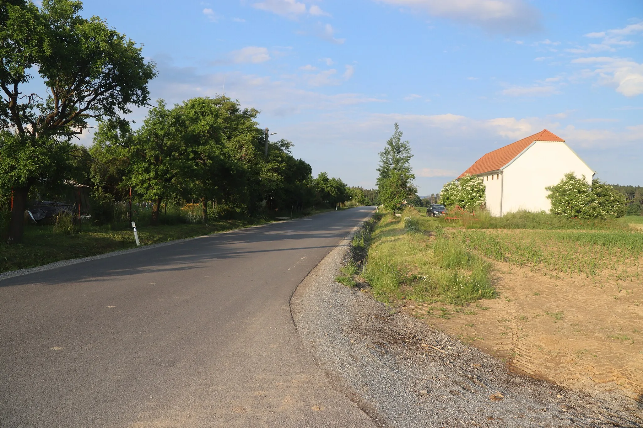 Photo showing: Overview of road III/36071 in Horní Lažany, Lesonice, Třebíč District.