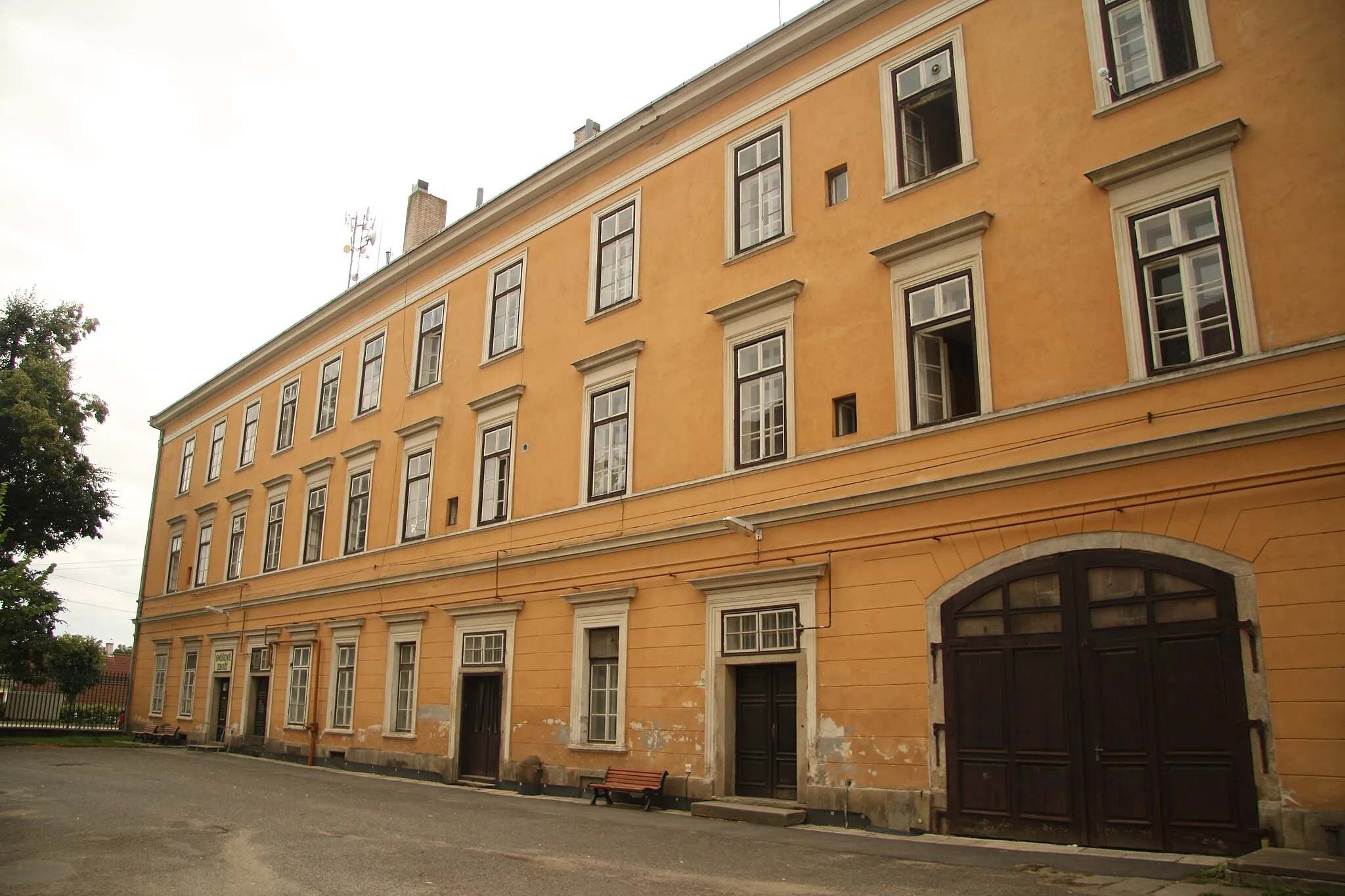 Photo showing: Left wing of Lesonice Castle in Lesonice, Třebíč District.