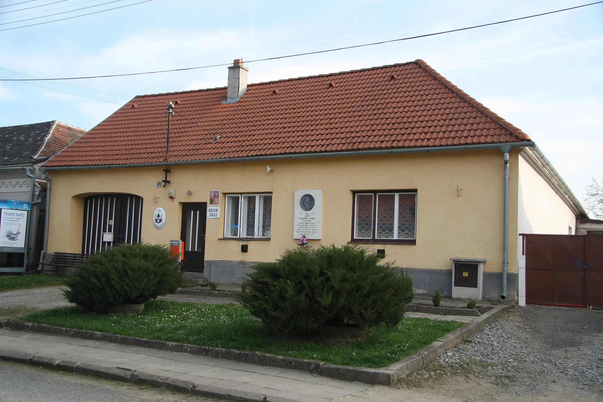Photo showing: Municipal office and native house of Vincenc Lesný in Komárovice, Třebíč District.