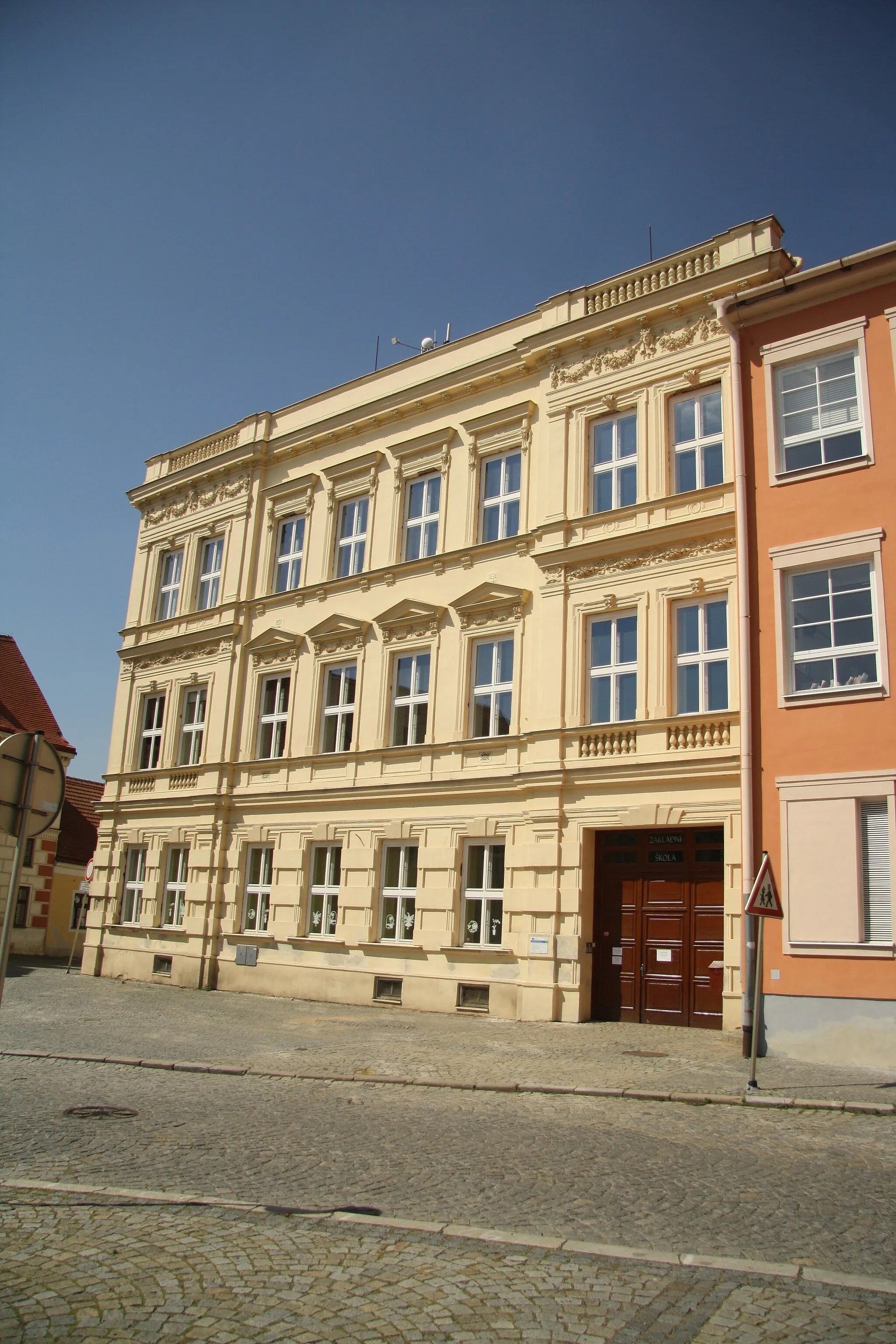 Photo showing: School at náměstí Svobody 88 in Jemnice, Třebíč District.