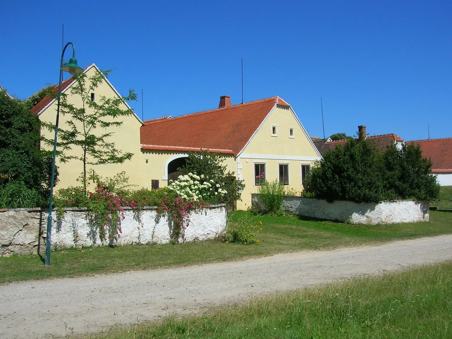 Photo showing: Jaroměřice nad Rokytnou-Boňov. Village square