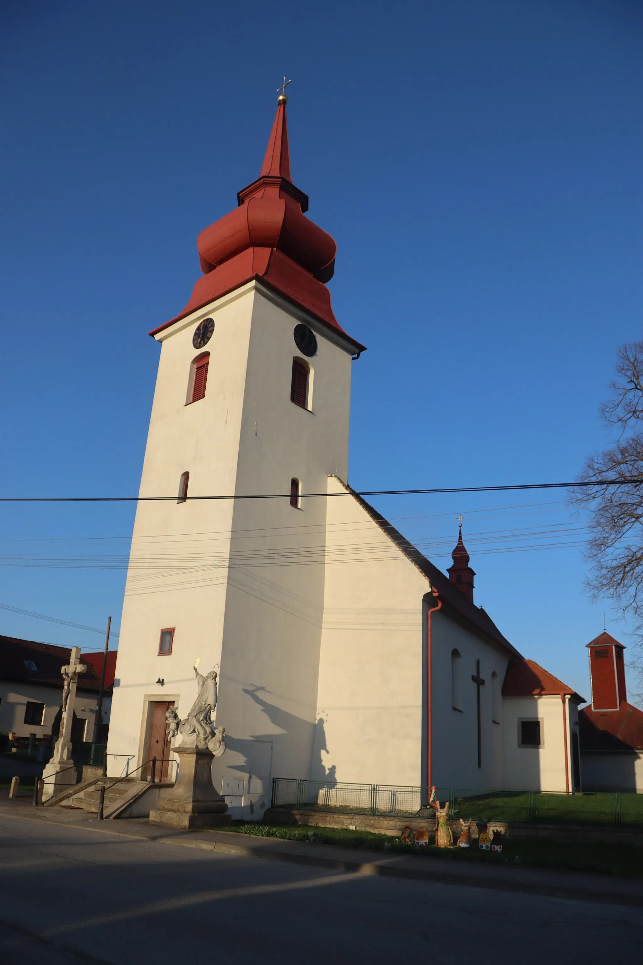 Photo showing: Overview of Church of Saint Procopius in Domamil, Třebíč District.