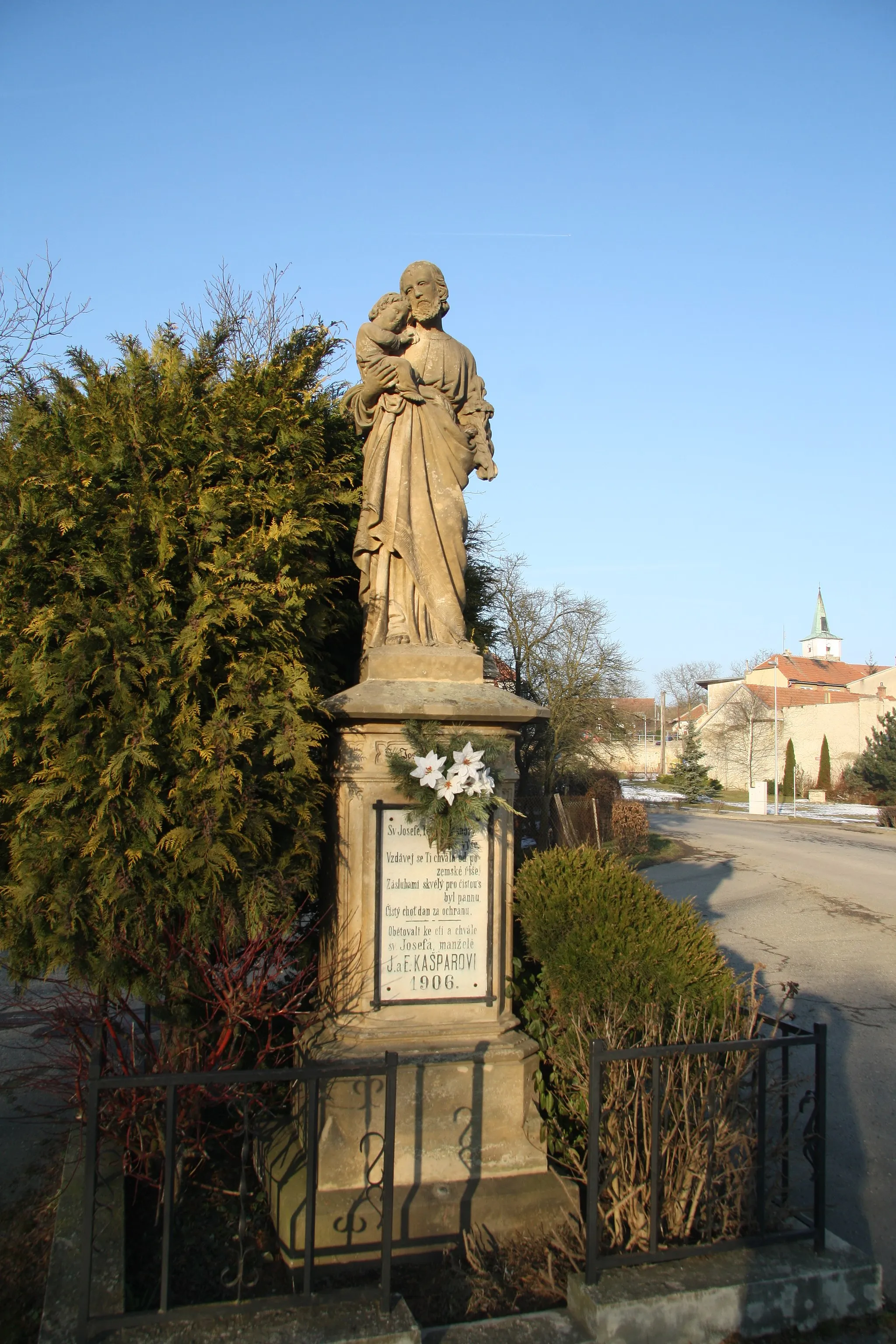 Photo showing: Statue of Saint Joseph in Březník in 2015, Třebíč District.