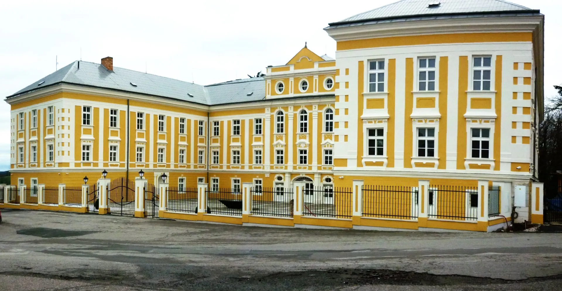 Photo showing: Zámek ve Starém Hobzí po opravě v roce 2015