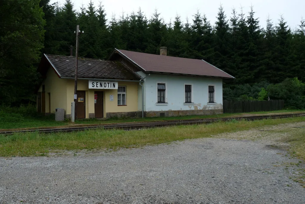 Photo showing: Rail station Senotin.