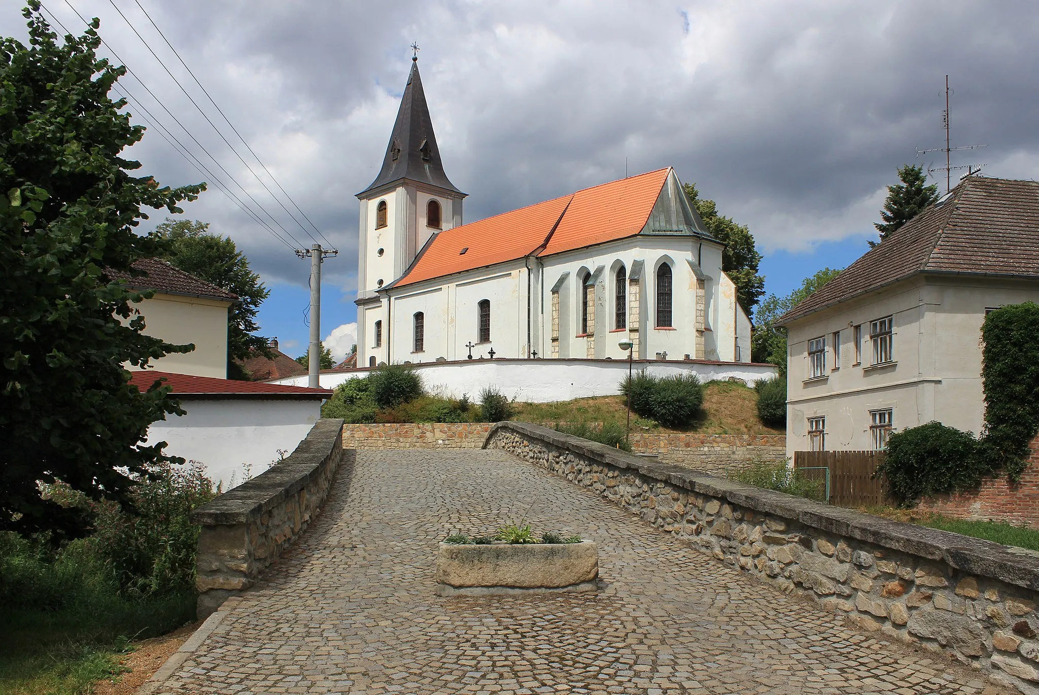 Photo showing: Protected bridge in Jarošov nad Nežárkou, Czech Republic.