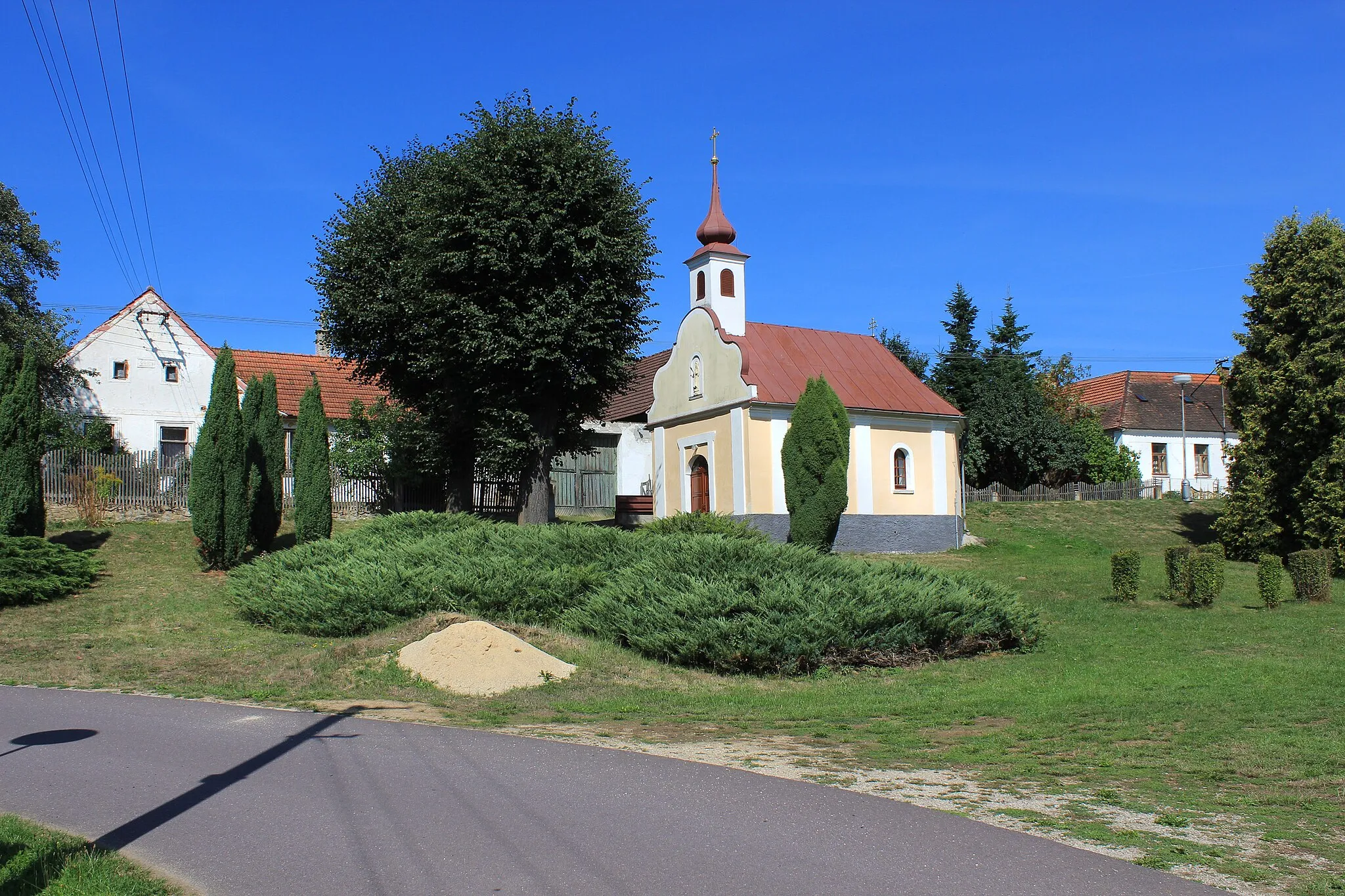 Photo showing: Common in Jersice, part of Hříšice, Czech Republic.