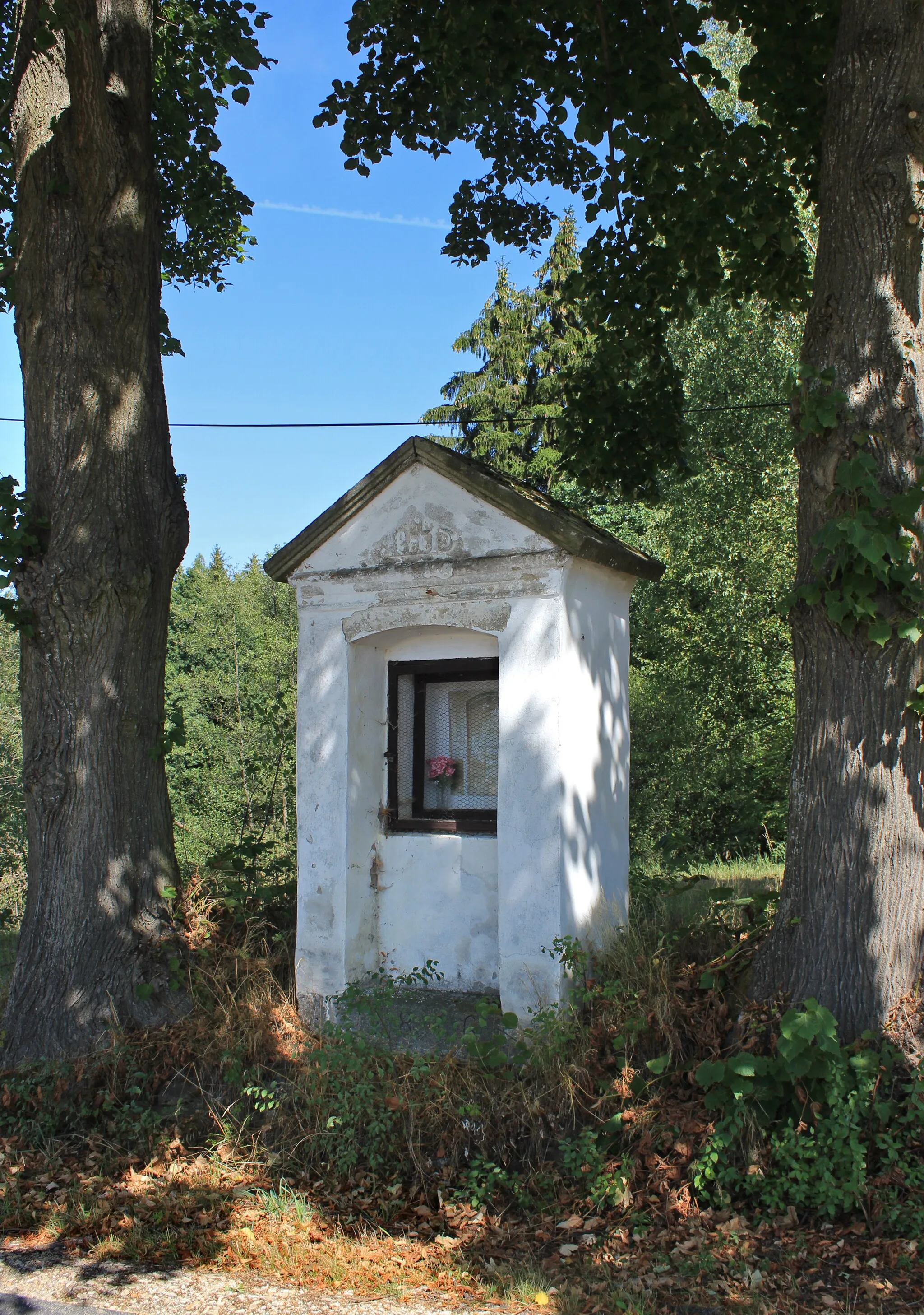 Photo showing: Small chapel by Dobrohošť, Czech Republic.