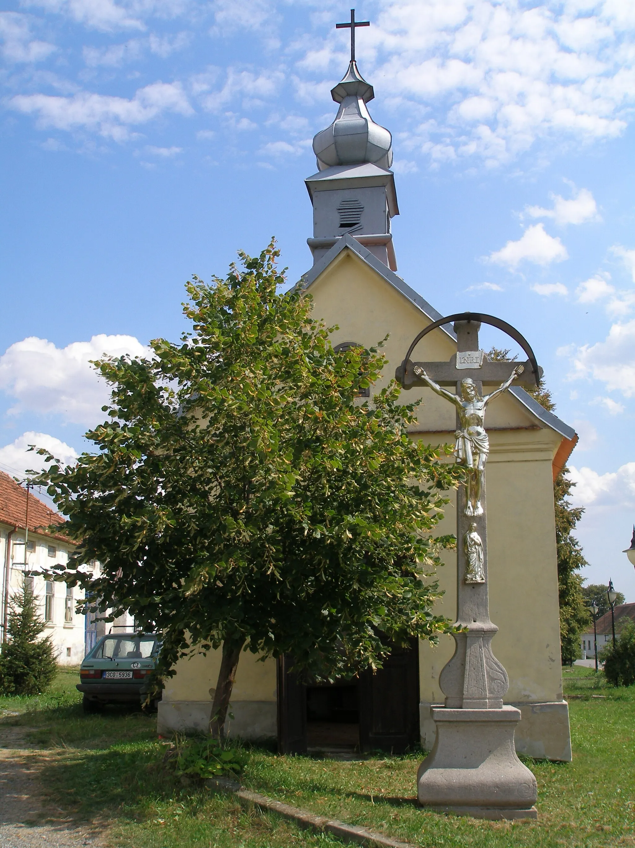 Photo showing: Dančovice - the chapel on the square