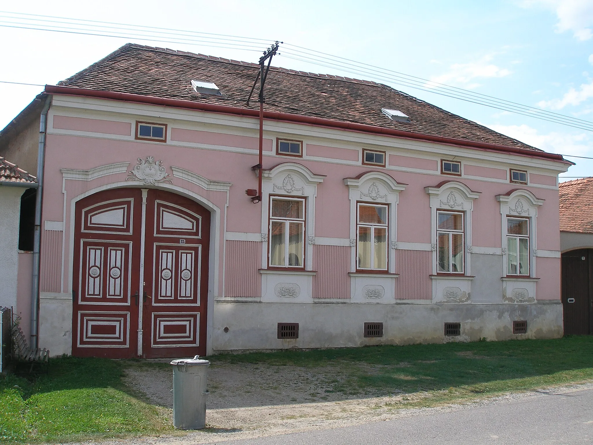 Photo showing: Dančovice - the house No. 23 on the Southern side of the square