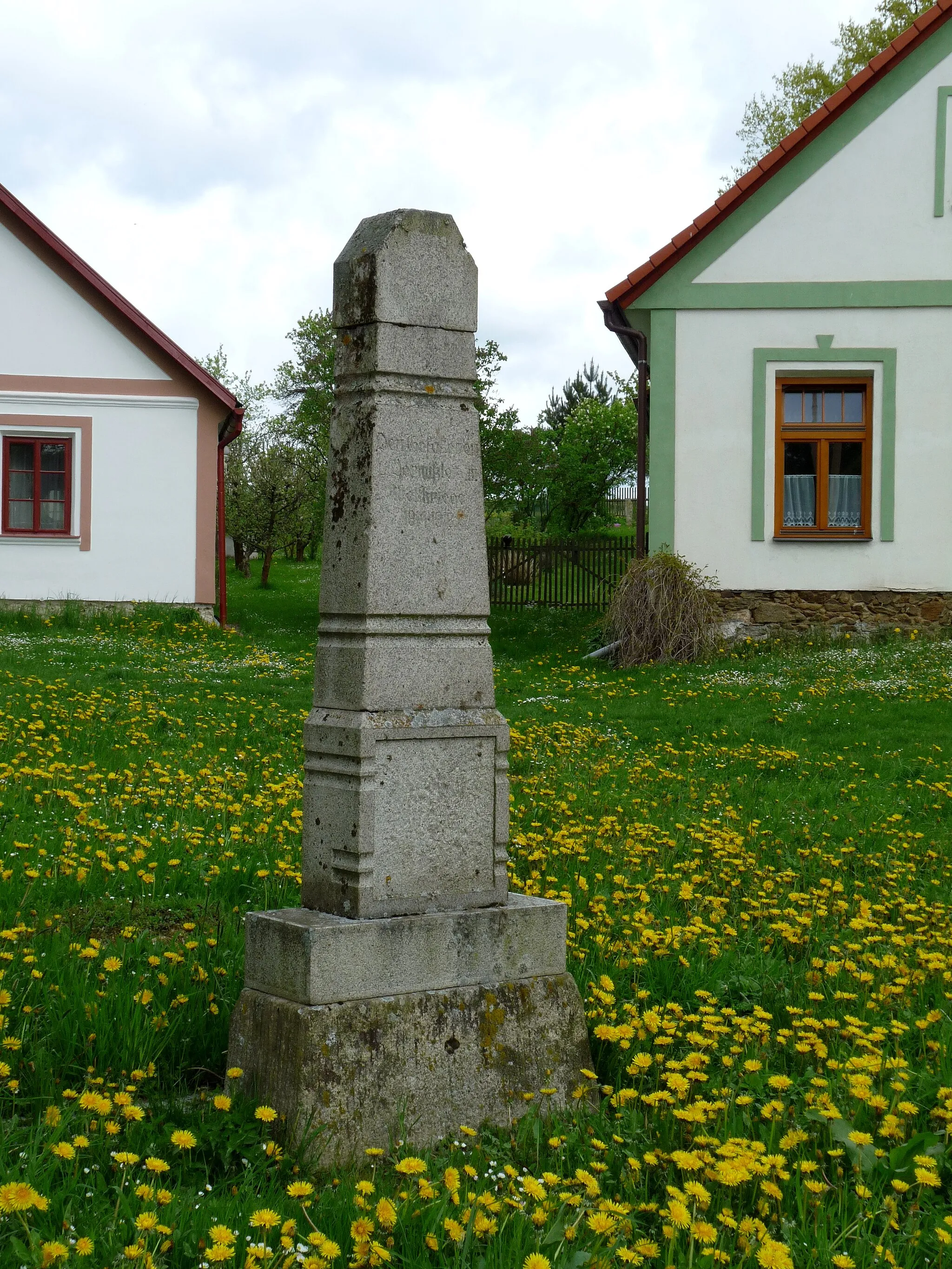 Photo showing: orld War I memorial in the village of Mutyněves, Jindřichův Hradec District, South Bohemia, Czech Republic.