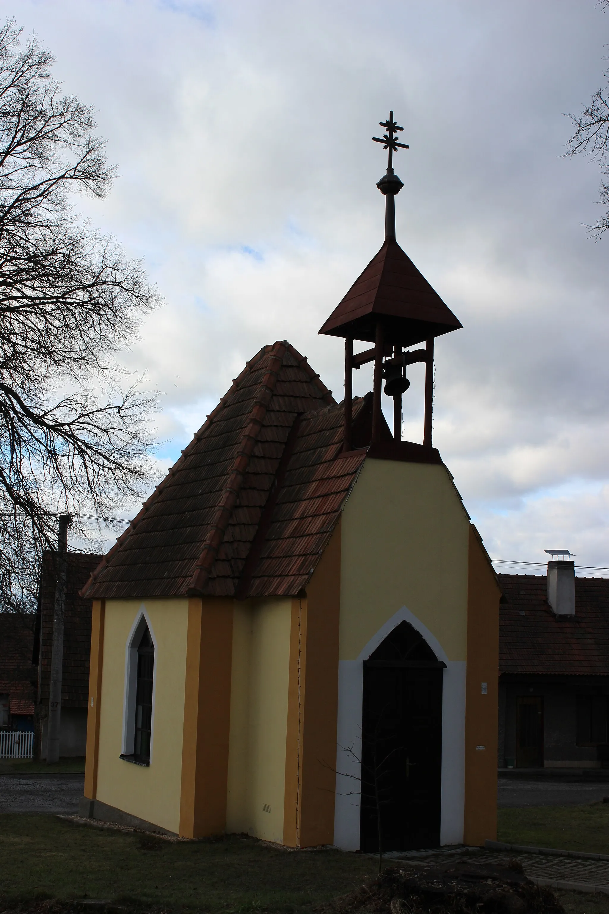 Photo showing: Kaple na návsi. Skopytce (německy Skopitetz) v okrese Tábor, kraj Jihočeský. Česká republika.