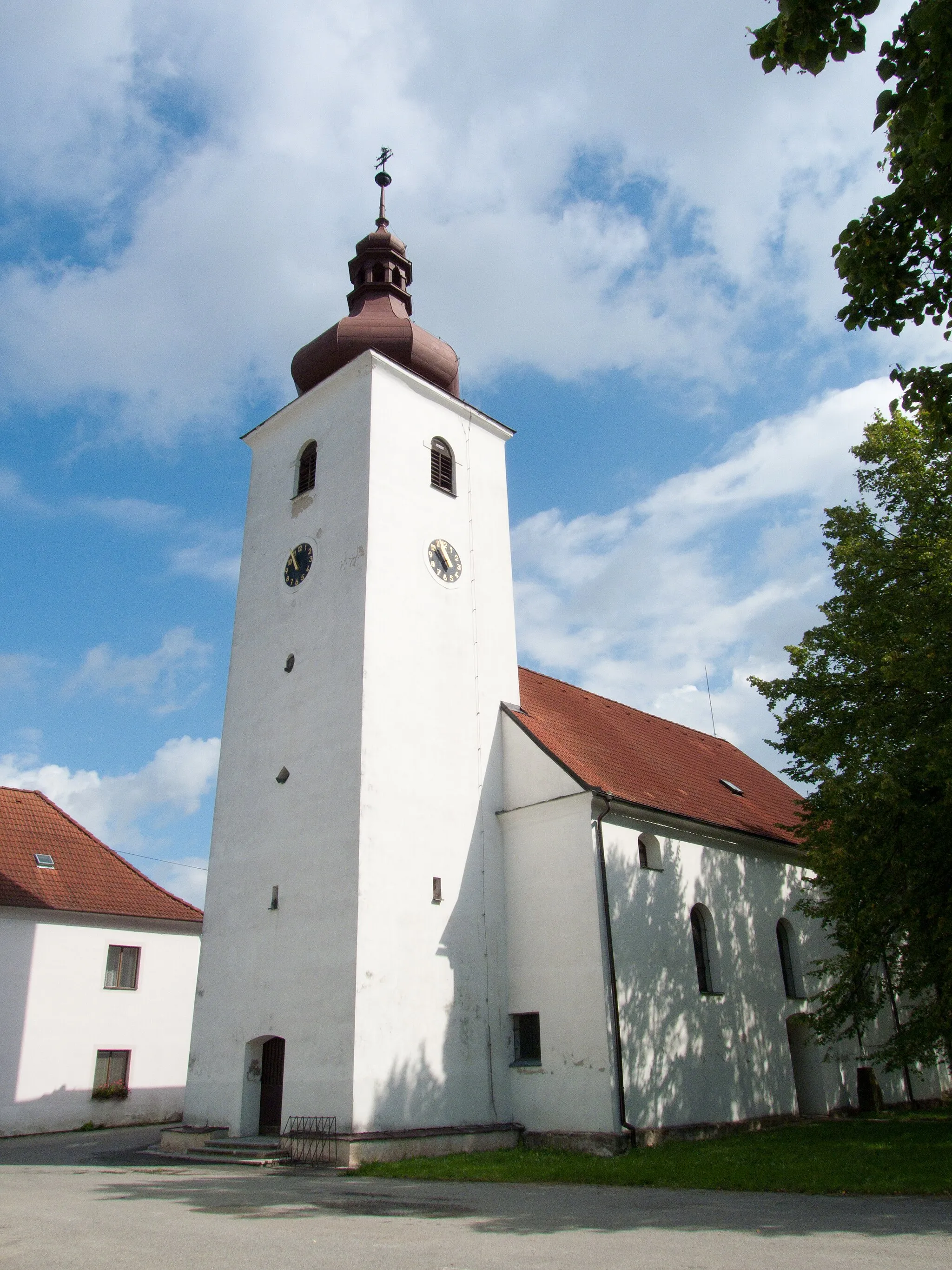 Photo showing: Saint Adalbert of Prague Church in the village of Ratibořské Hory, Tábor District, Czech Republic as seen from the south