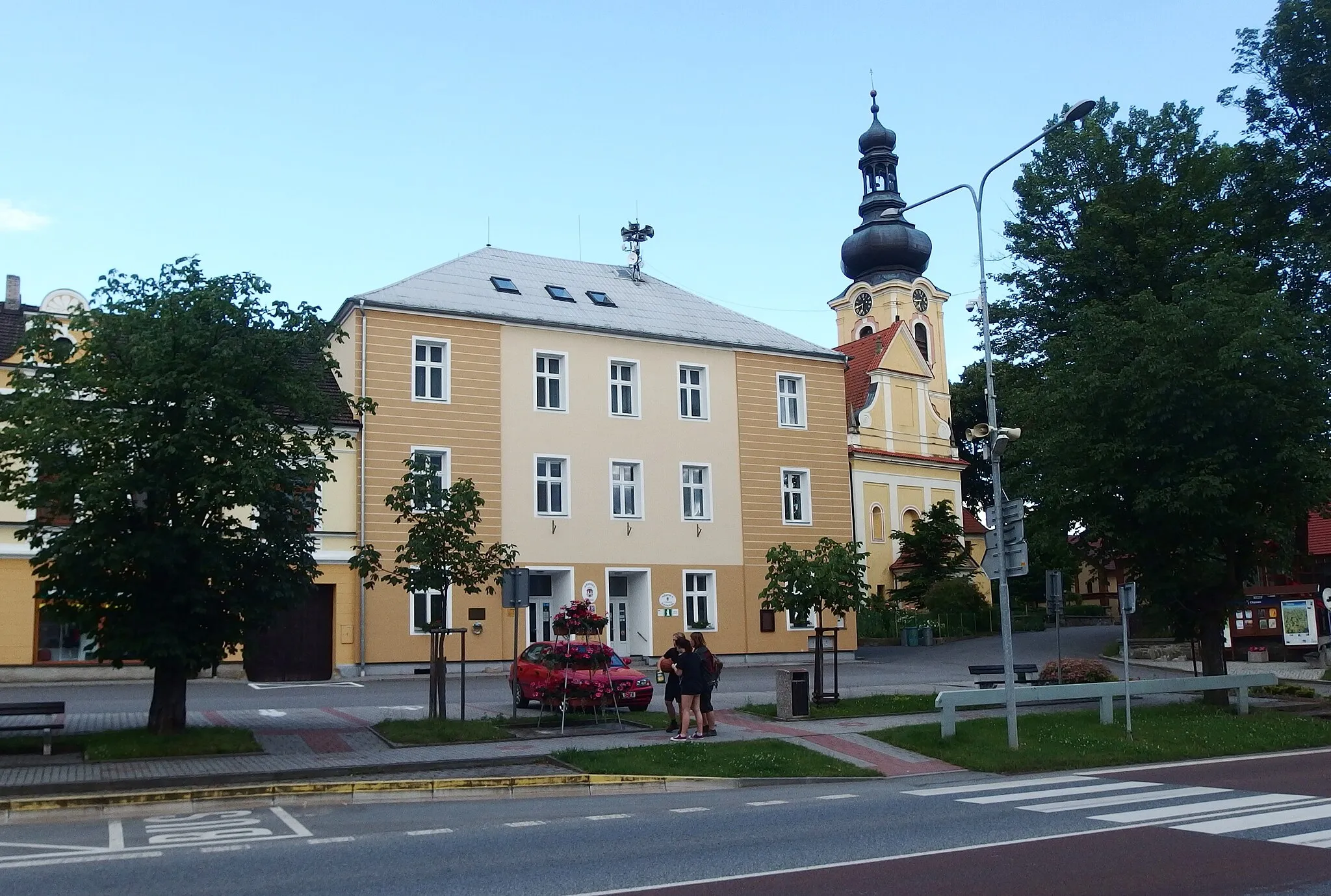 Photo showing: Chýnov, Tábor District, Czechia. Town hall.