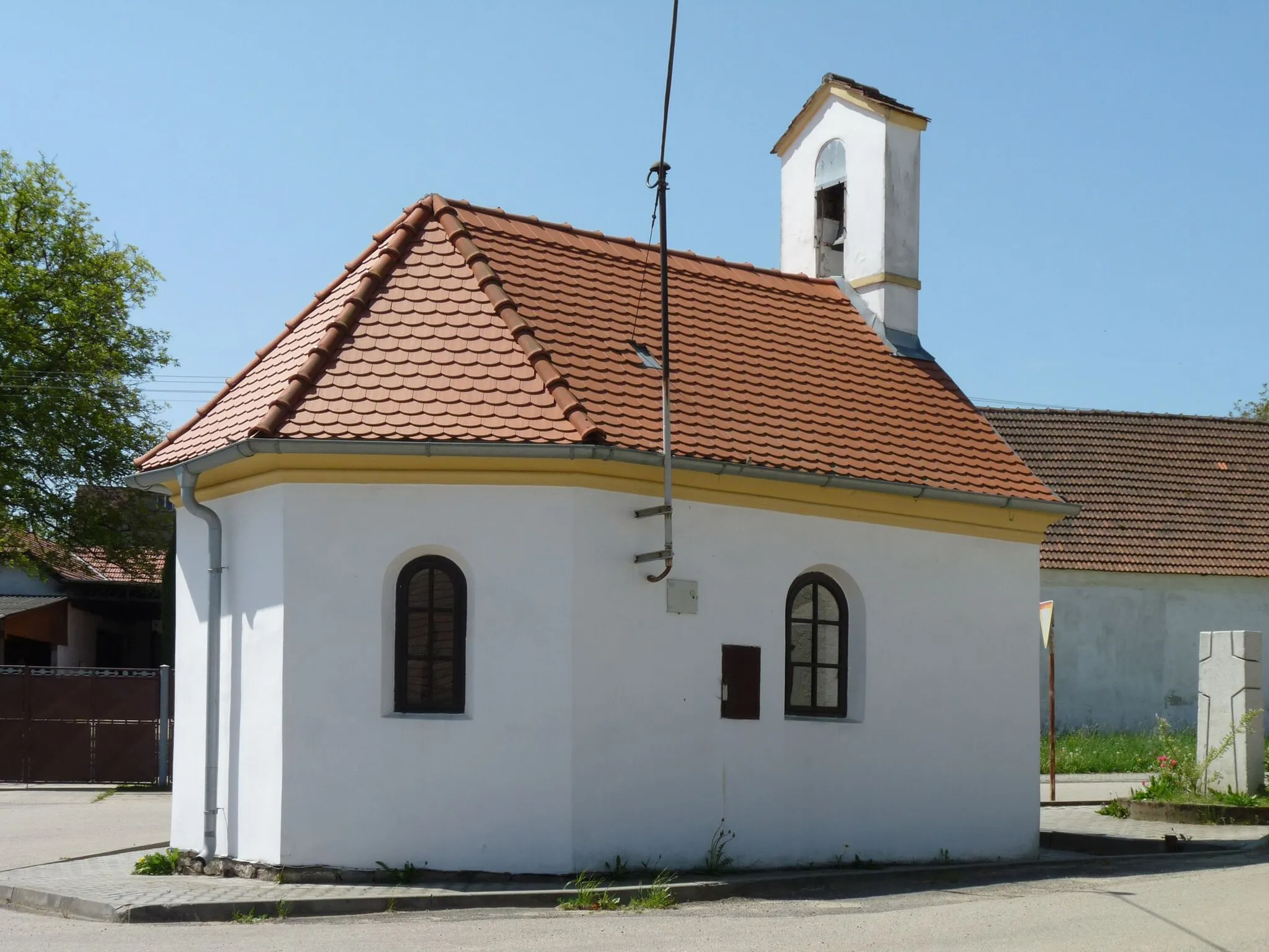 Photo showing: Chapel of the Assumption in the municipality of Chrbonín, Tábor District, South Bohemian Region, Czech Republic.