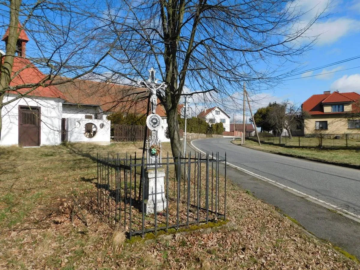 Photo showing: Wayside cross in Čechtice in Benešov District – entry no. 33486.
