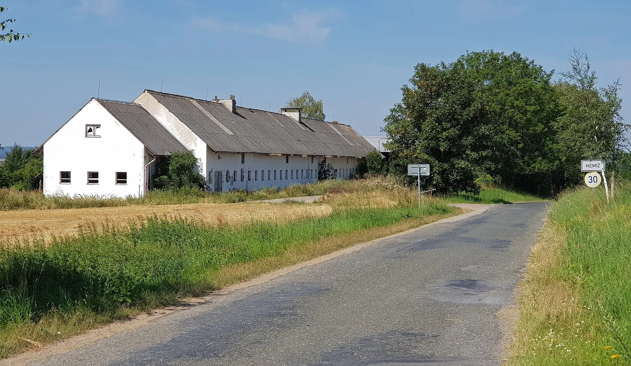 Photo showing: East view to Nemíž, part of Tehov, Czech Republic.