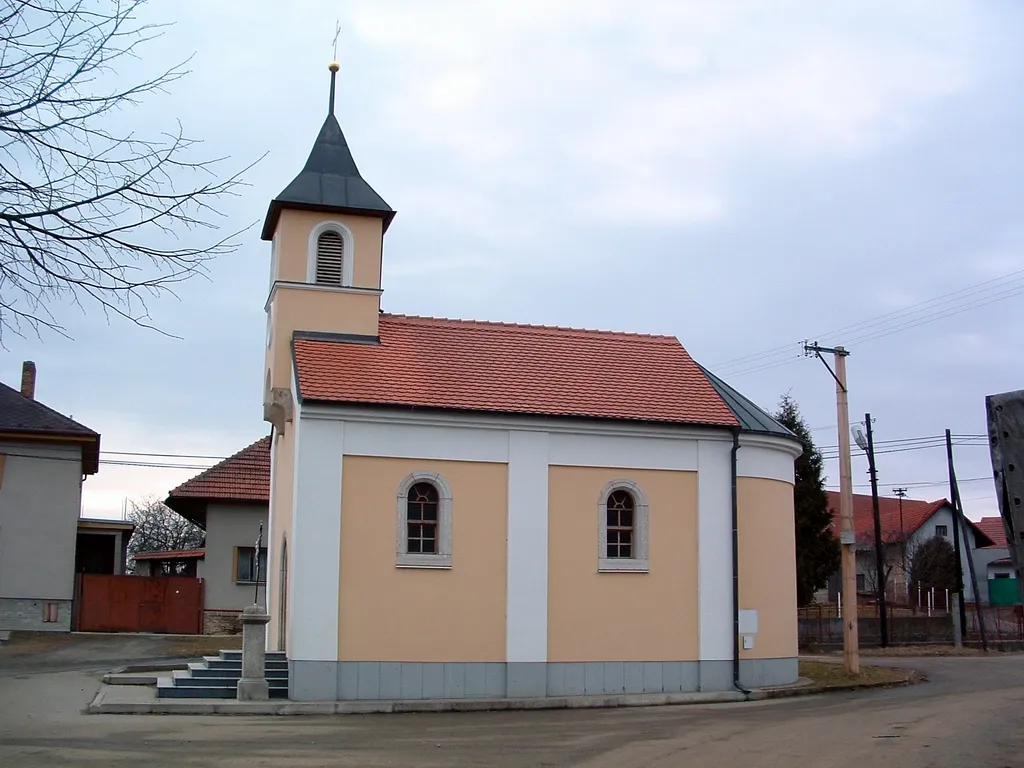Photo showing: Kaple ve Chmelné z východní strany